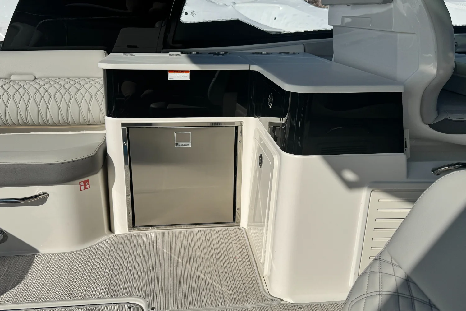 2026 Sea Ray Sundancer 370 Outboard Image Thumbnail #9