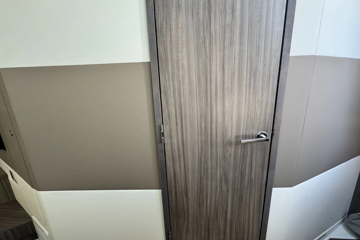 2026 Sea Ray Sundancer 370 Outboard Image Thumbnail #25