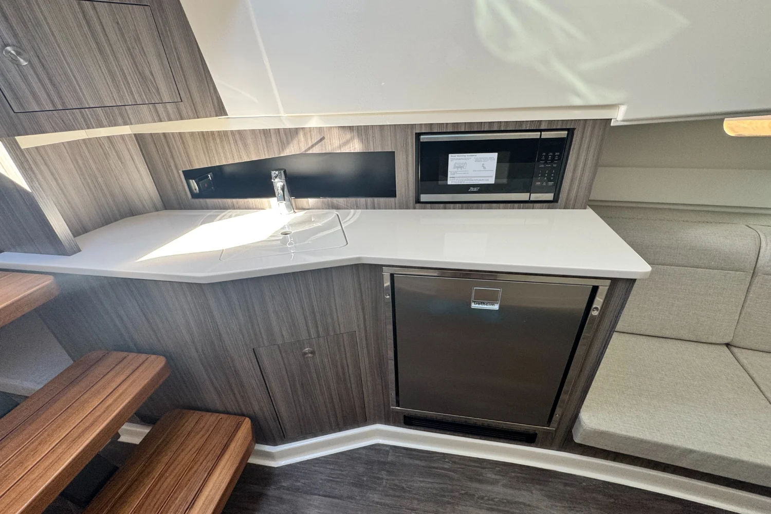 2026 Sea Ray Sundancer 370 Outboard Image Thumbnail #22