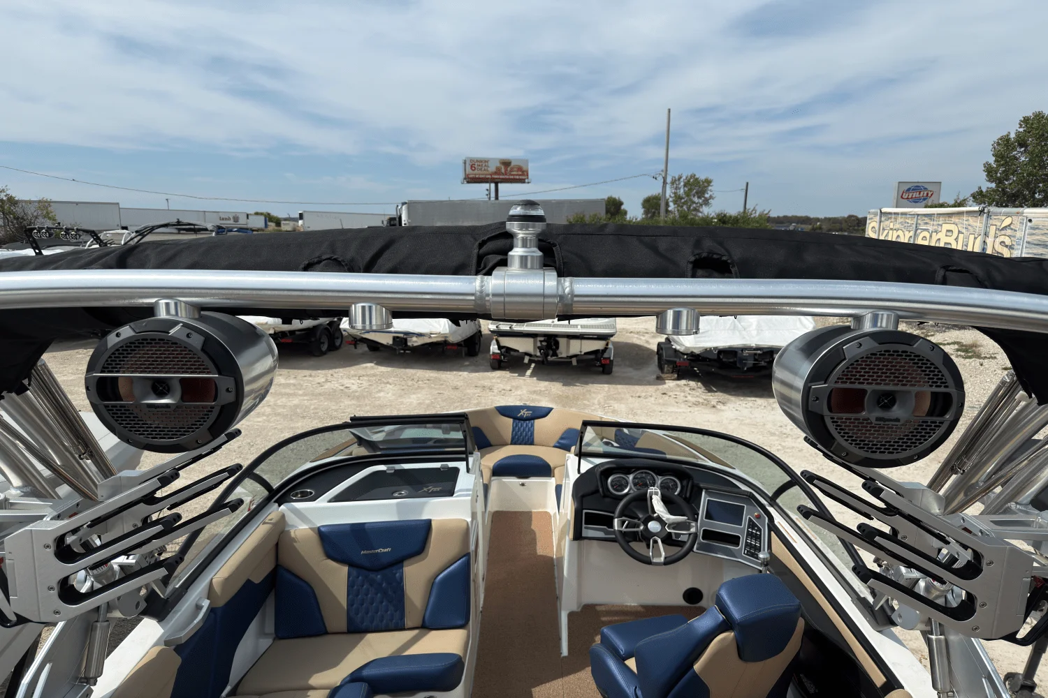 2022 Mastercraft XT23 Image Thumbnail #9