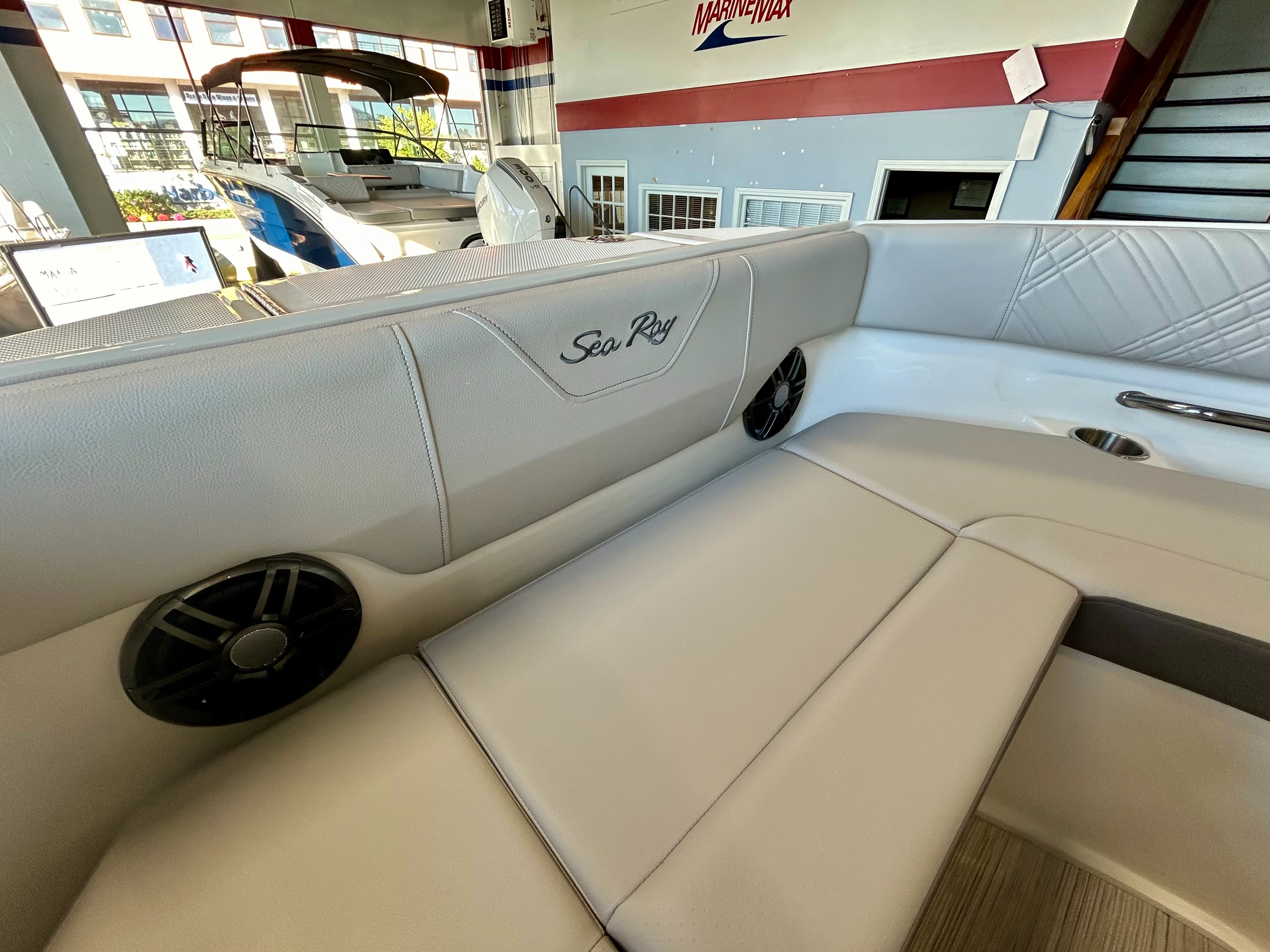 2026 Sea Ray SDX 230 Outboard Image Thumbnail #33