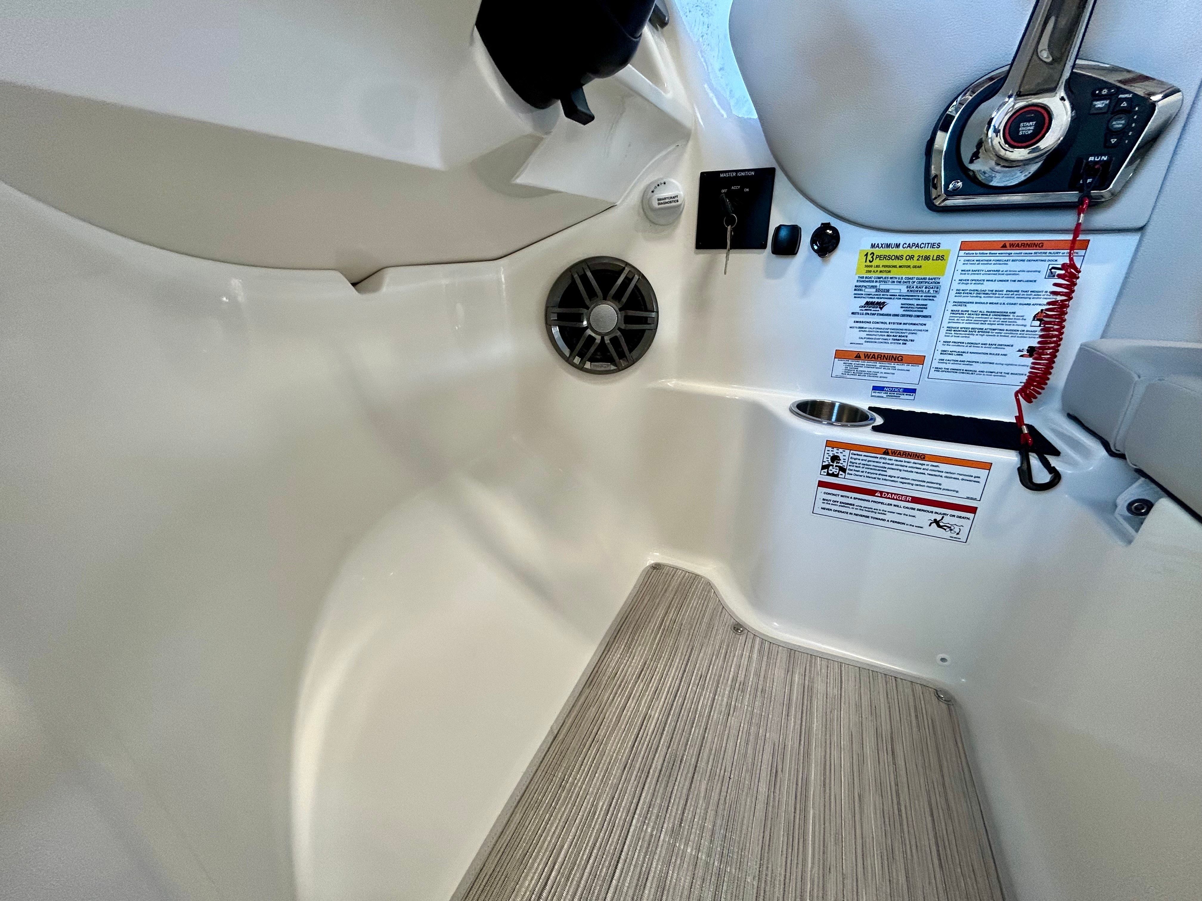 2026 Sea Ray SDX 230 Outboard Image Thumbnail #22