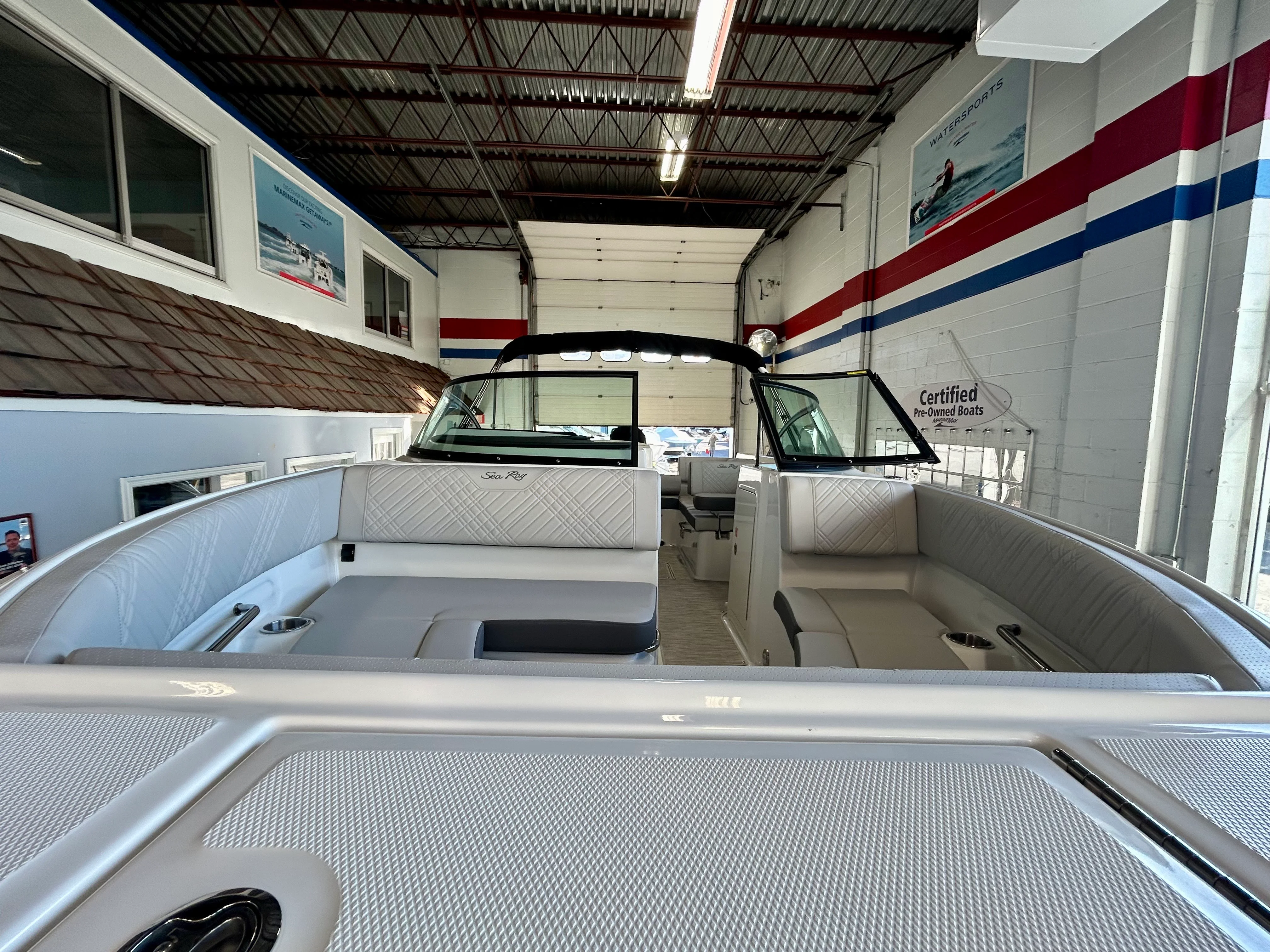 2026 Sea Ray SDX 230 Outboard Image Thumbnail #9