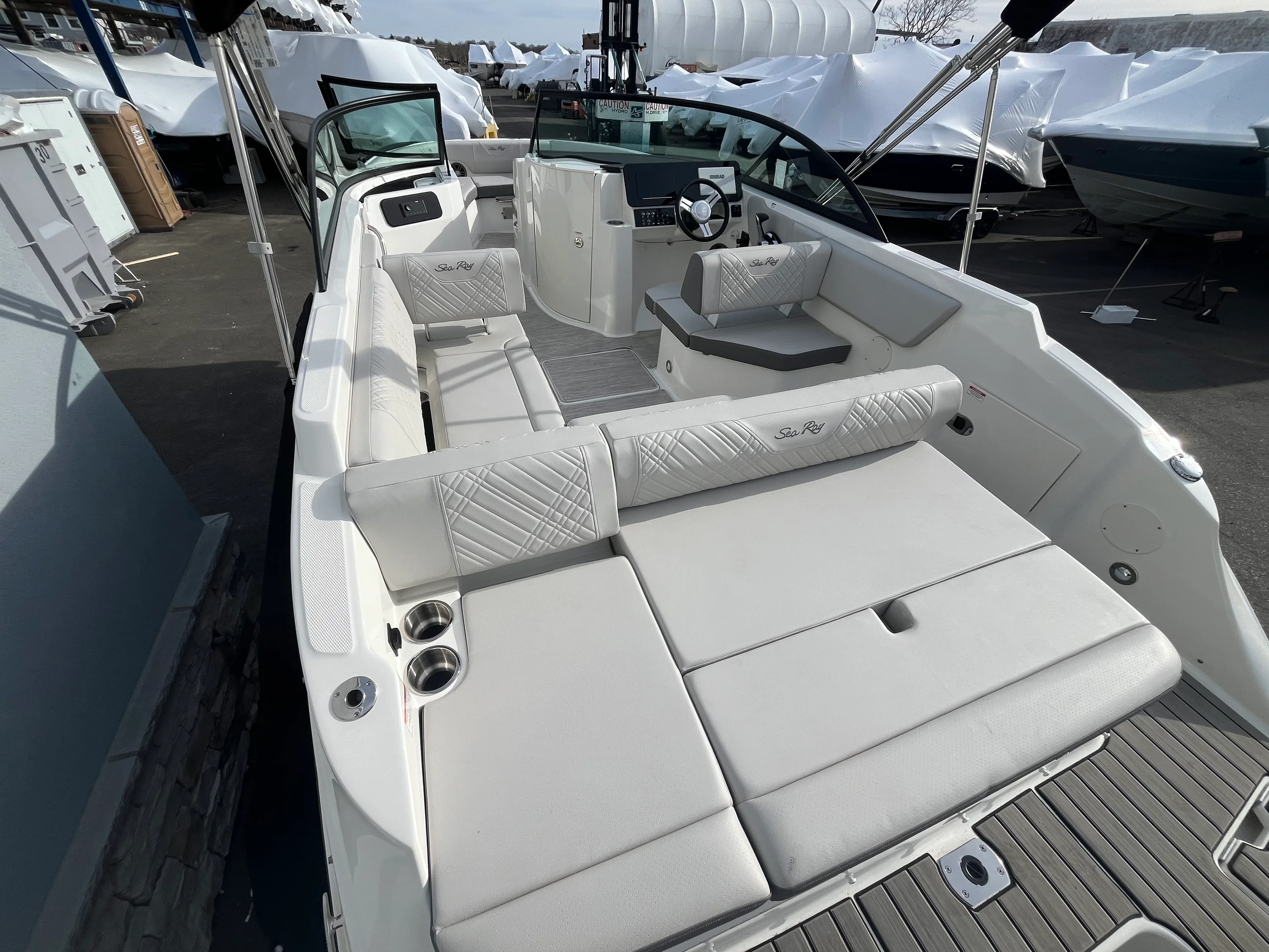 2026 Sea Ray SDX 230 Outboard Image Thumbnail #3