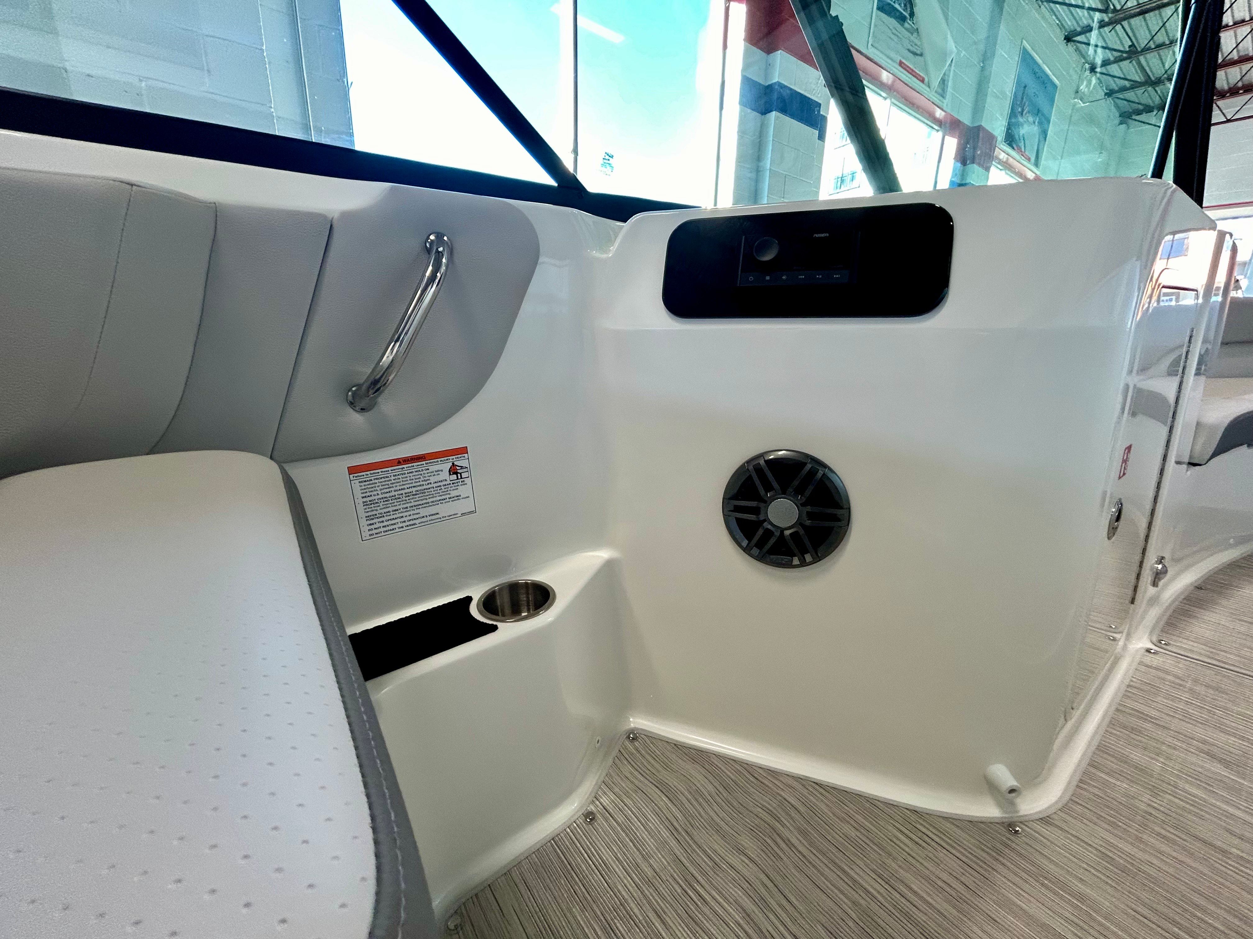 2026 Sea Ray SDX 230 Outboard Image Thumbnail #24