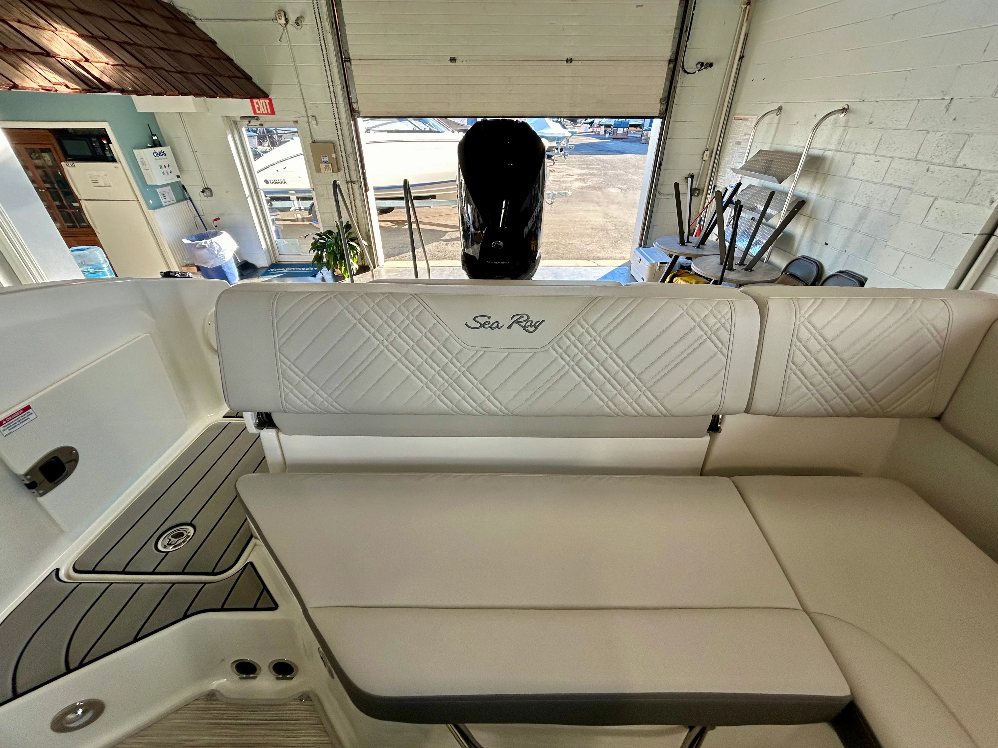 2026 Sea Ray SDX 230 Outboard Image Thumbnail #13