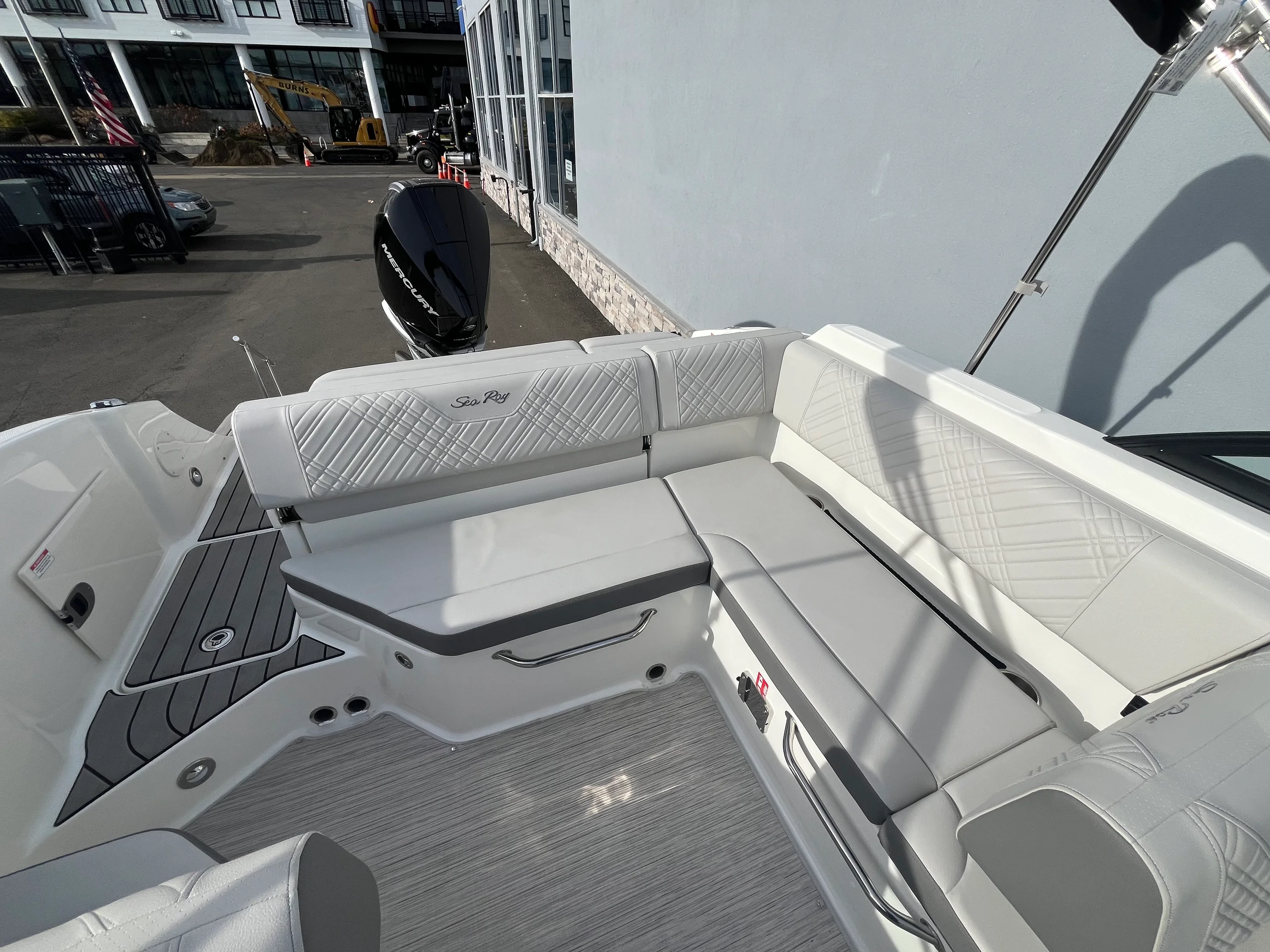 2026 Sea Ray SDX 230 Outboard Image Thumbnail #4