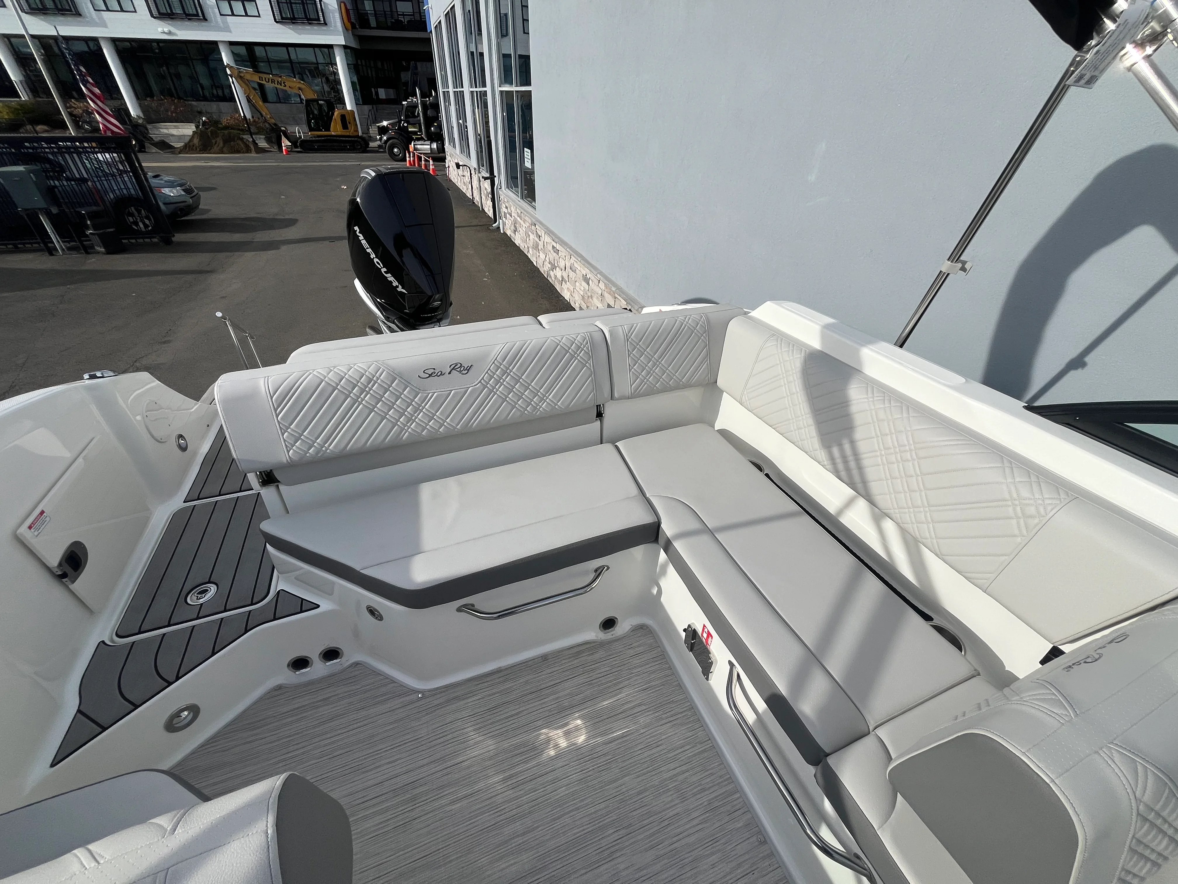 2026 Sea Ray SDX 230 Outboard Image Thumbnail #4