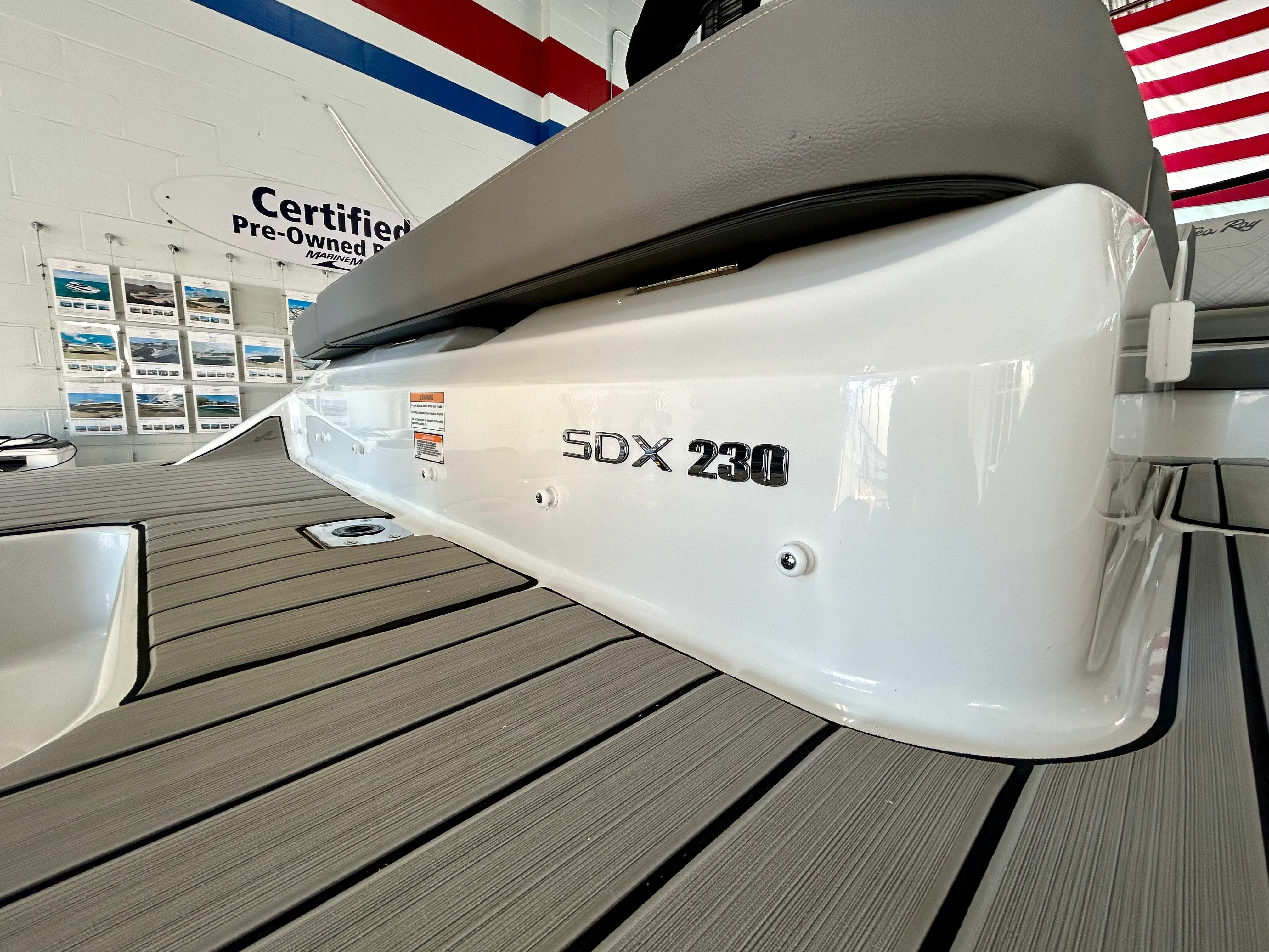 2026 Sea Ray SDX 230 Outboard Image Thumbnail #3