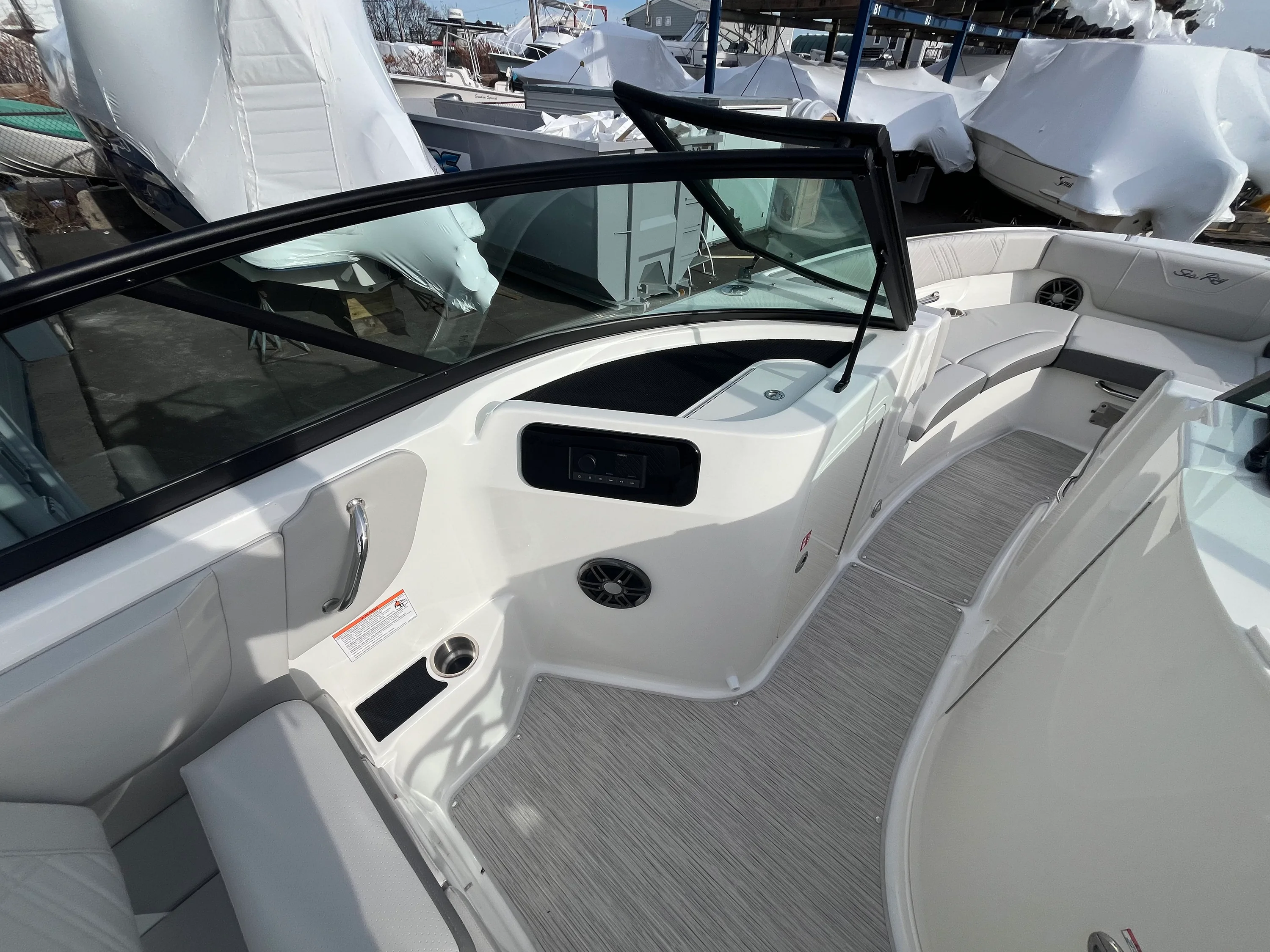 2026 Sea Ray SDX 230 Outboard Image Thumbnail #12