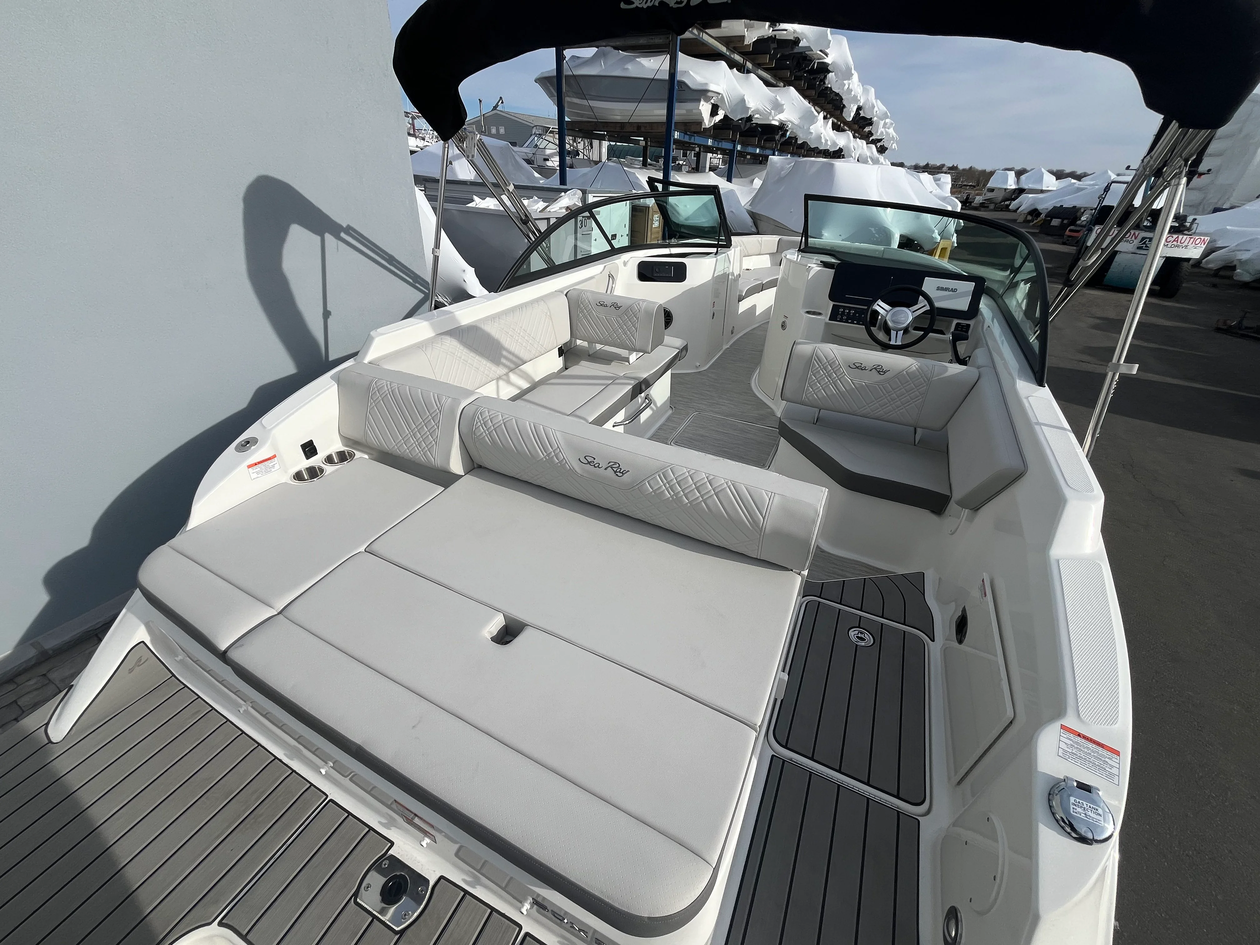 Thumbnail 3 for 2026 Sea Ray SDX 230 Outboard