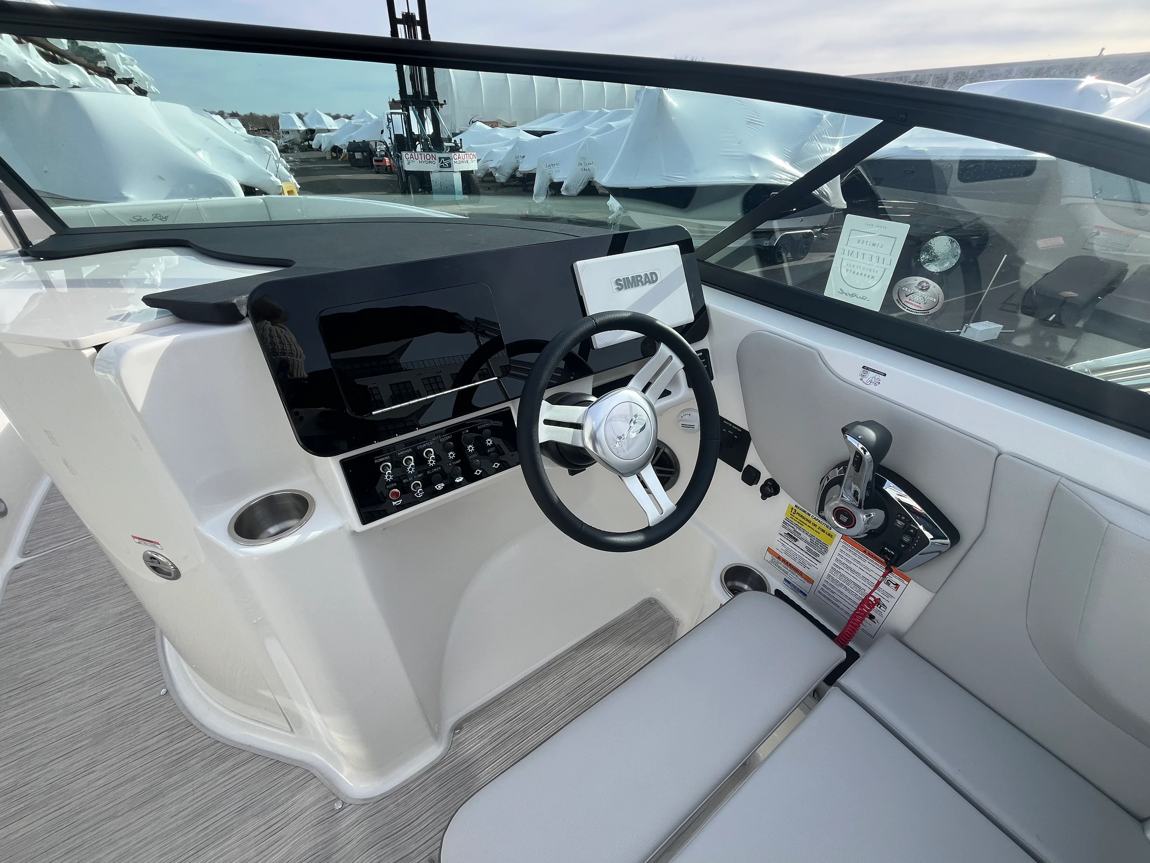 2026 Sea Ray SDX 230 Outboard Image Thumbnail #8