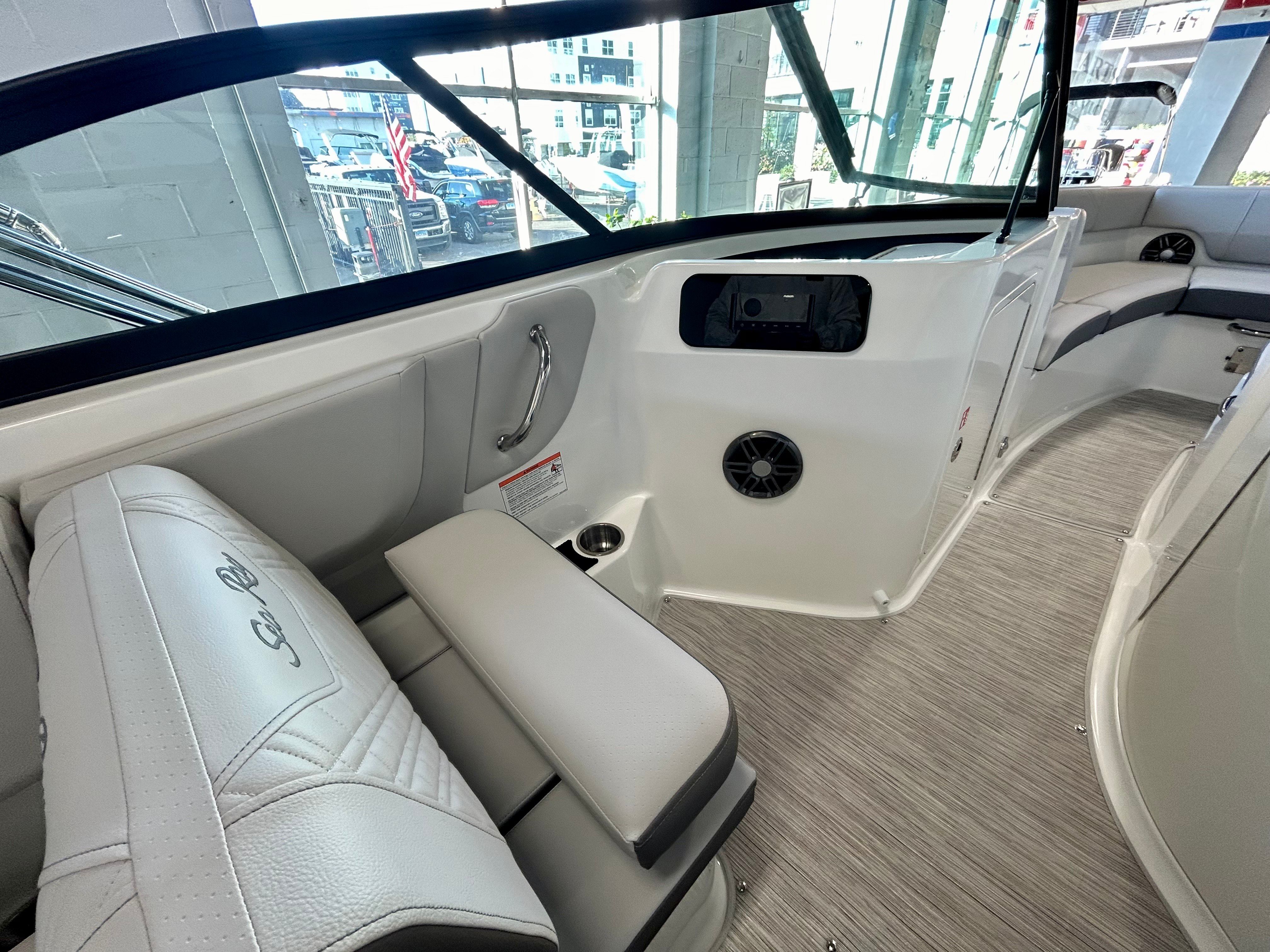 2026 Sea Ray SDX 230 Outboard Image Thumbnail #23