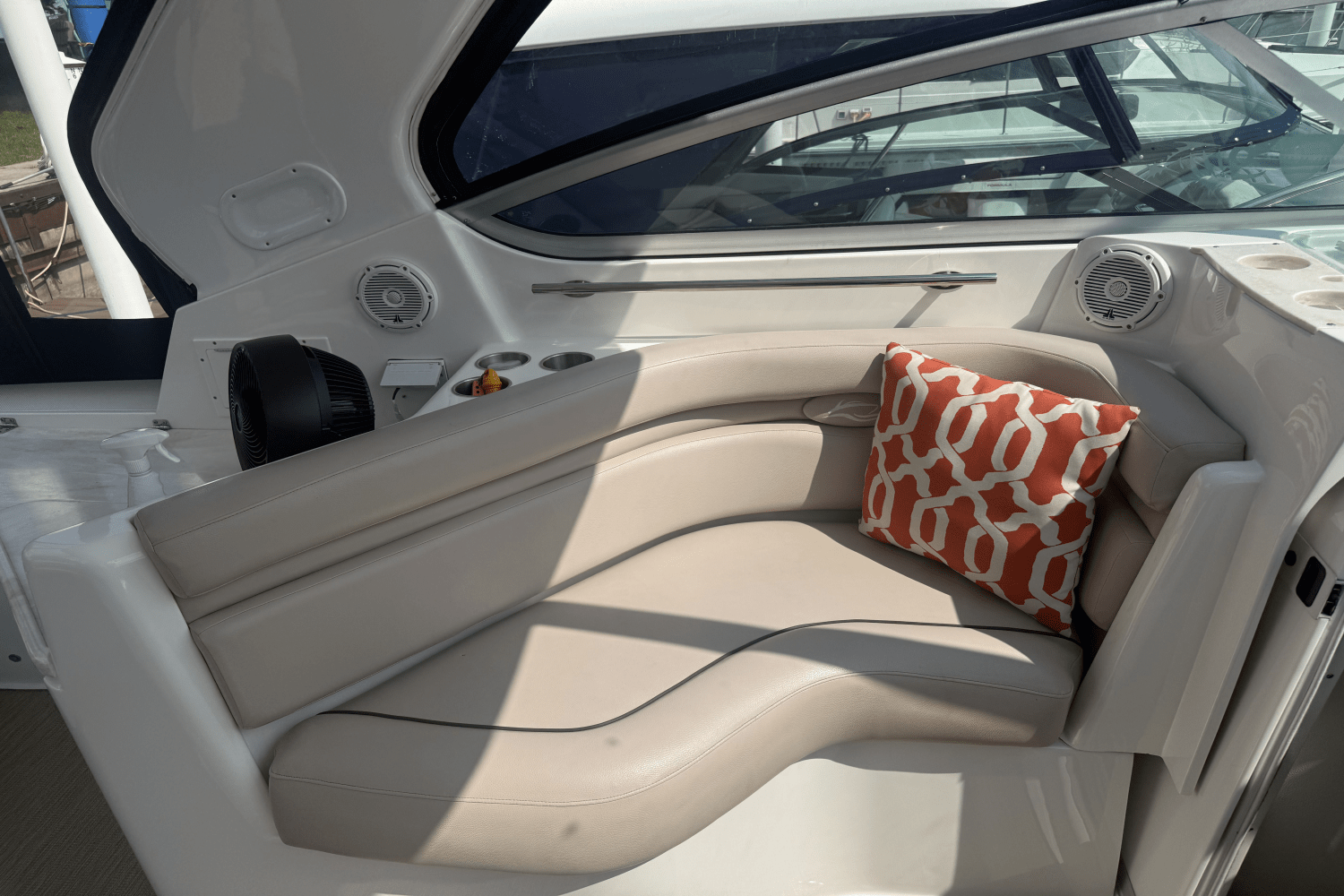 2015 Rinker 360 EXPRESS Image Thumbnail #36