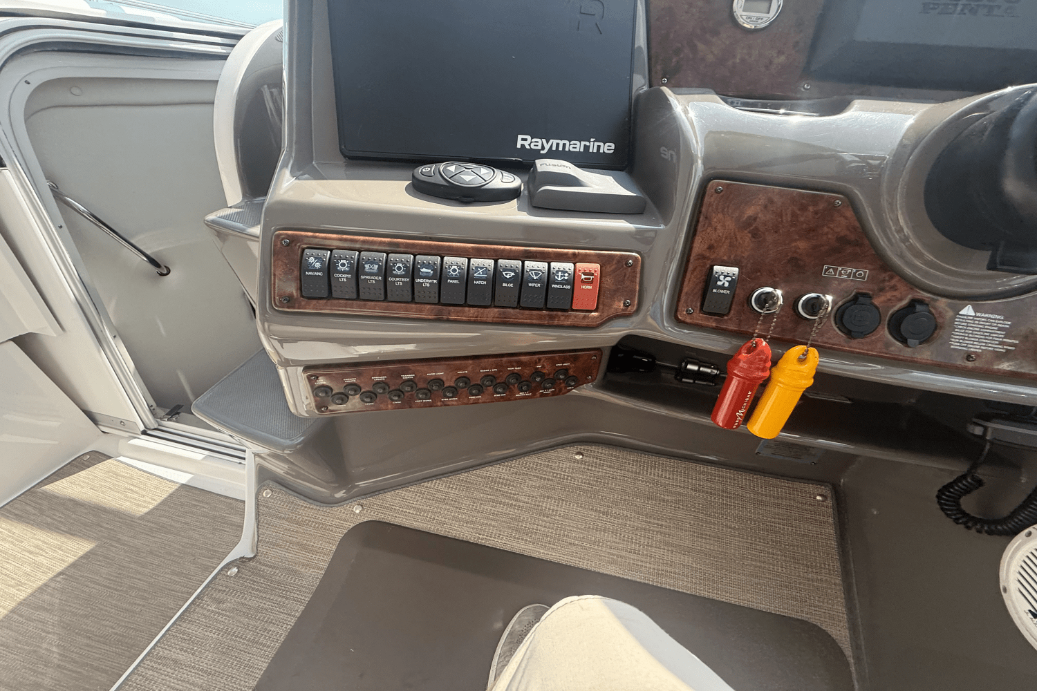 2015 Rinker 360 EXPRESS Image Thumbnail #39