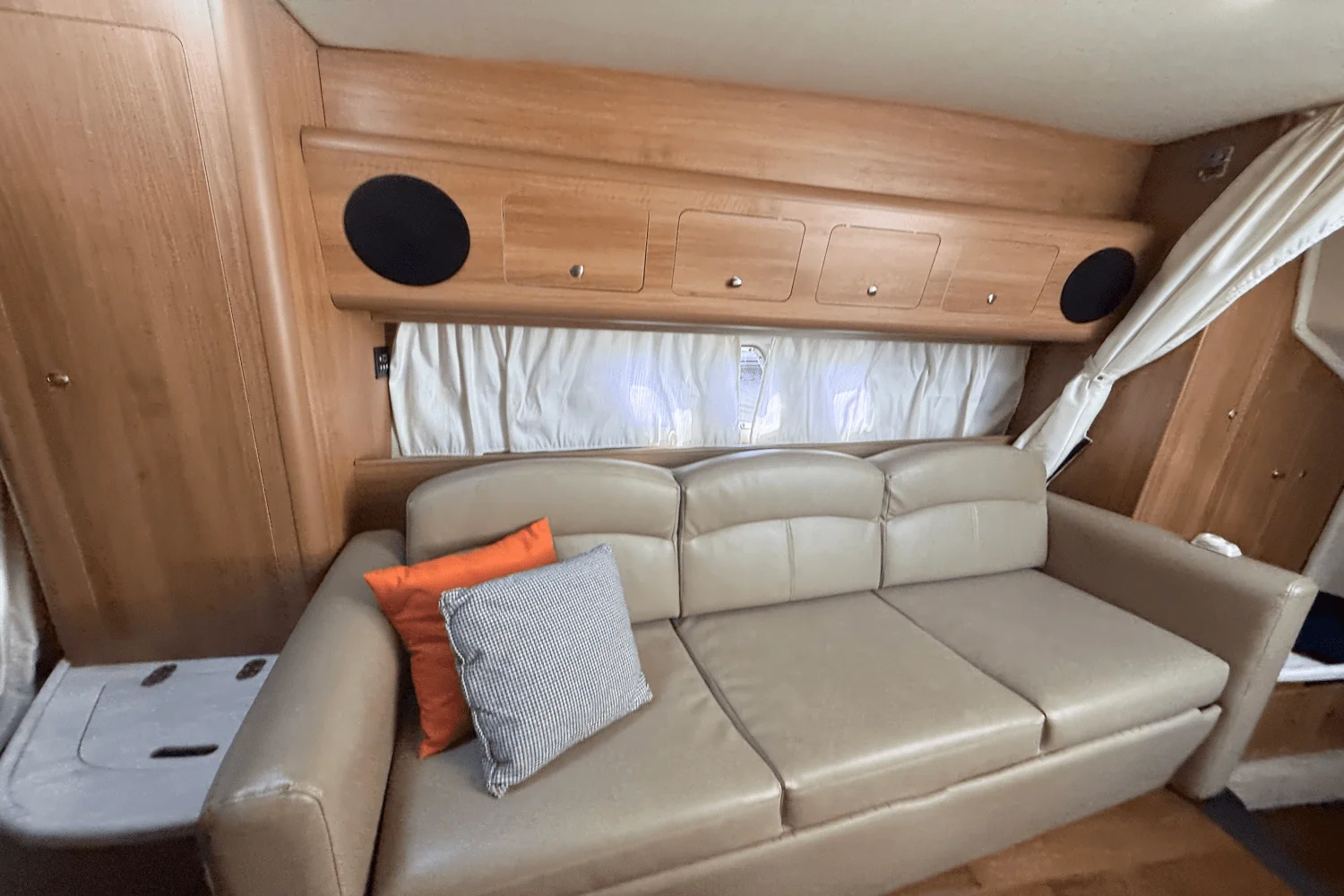 2015 Rinker 360 EXPRESS Image Thumbnail #13