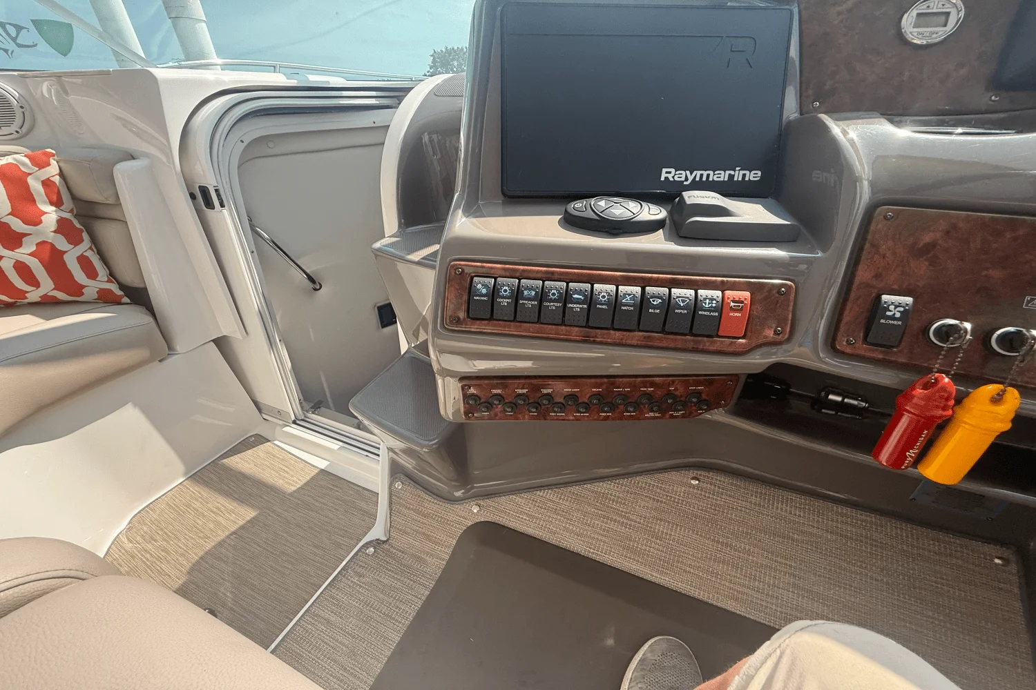 2015 Rinker 360 EXPRESS Image Thumbnail #40