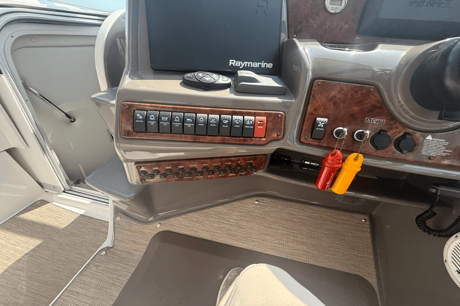 2015 Rinker 360 EXPRESS Image Thumbnail #39