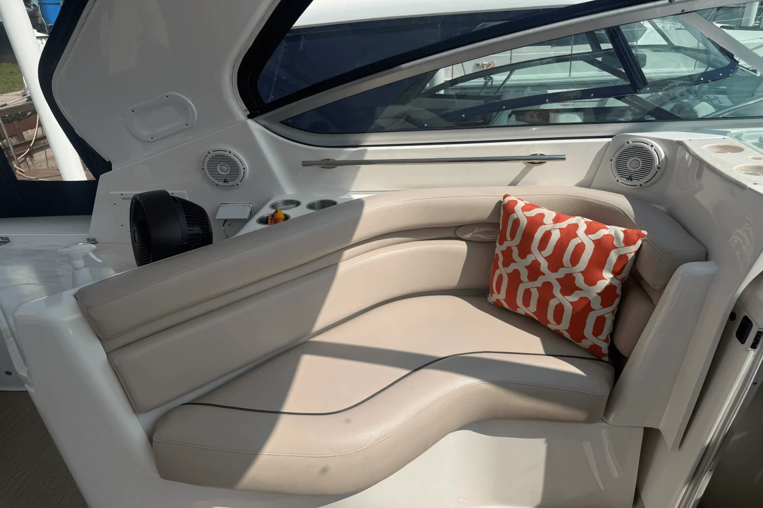 2015 Rinker 360 EXPRESS Image Thumbnail #36