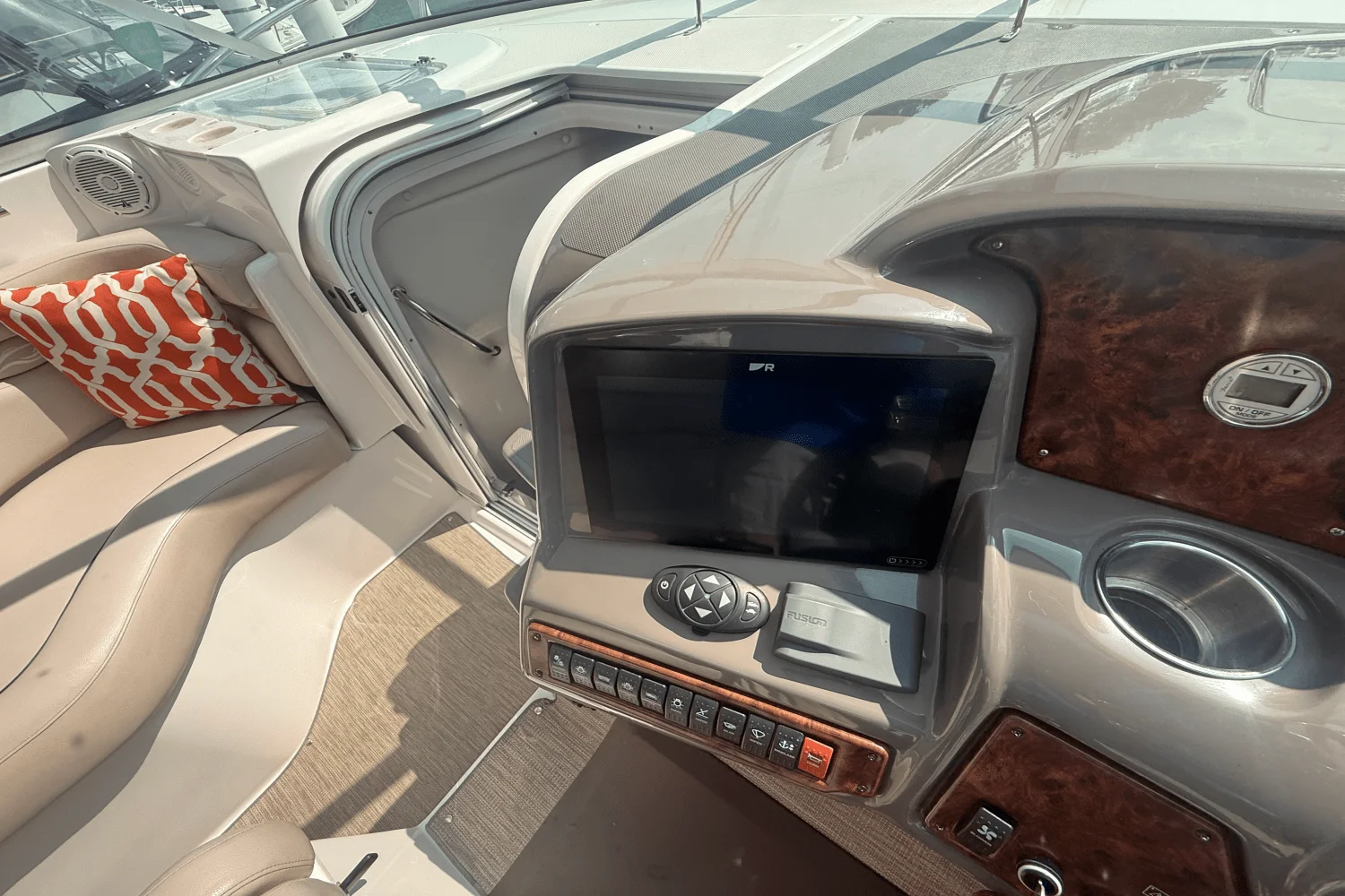 2015 Rinker 360 EXPRESS Image Thumbnail #45