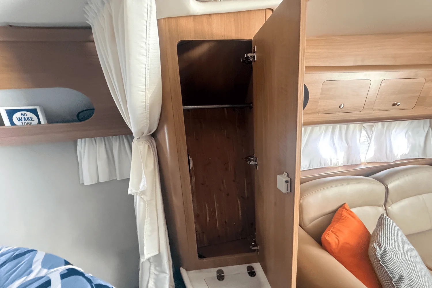 2015 Rinker 360 EXPRESS Image Thumbnail #27