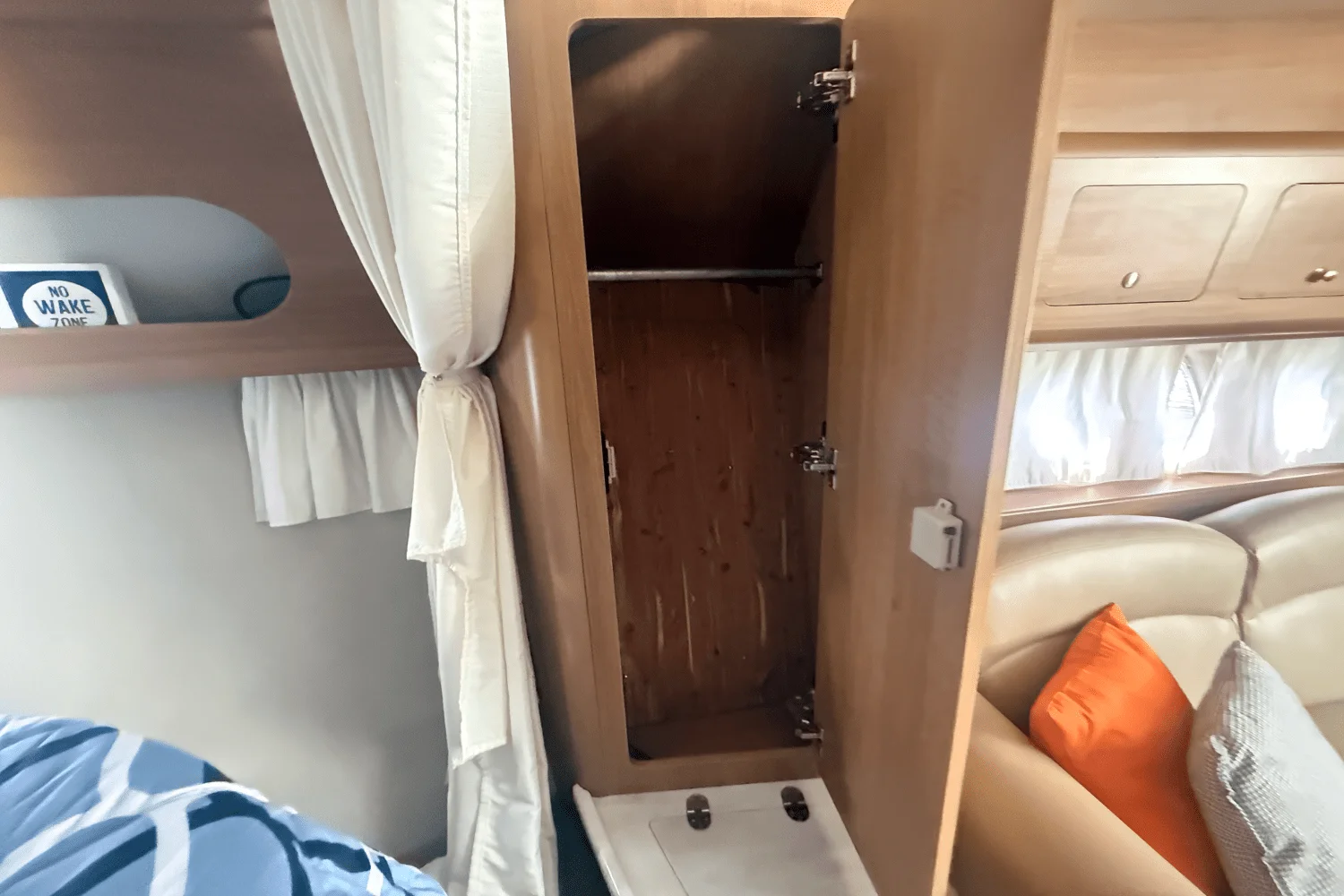 2015 Rinker 360 EXPRESS Image Thumbnail #28