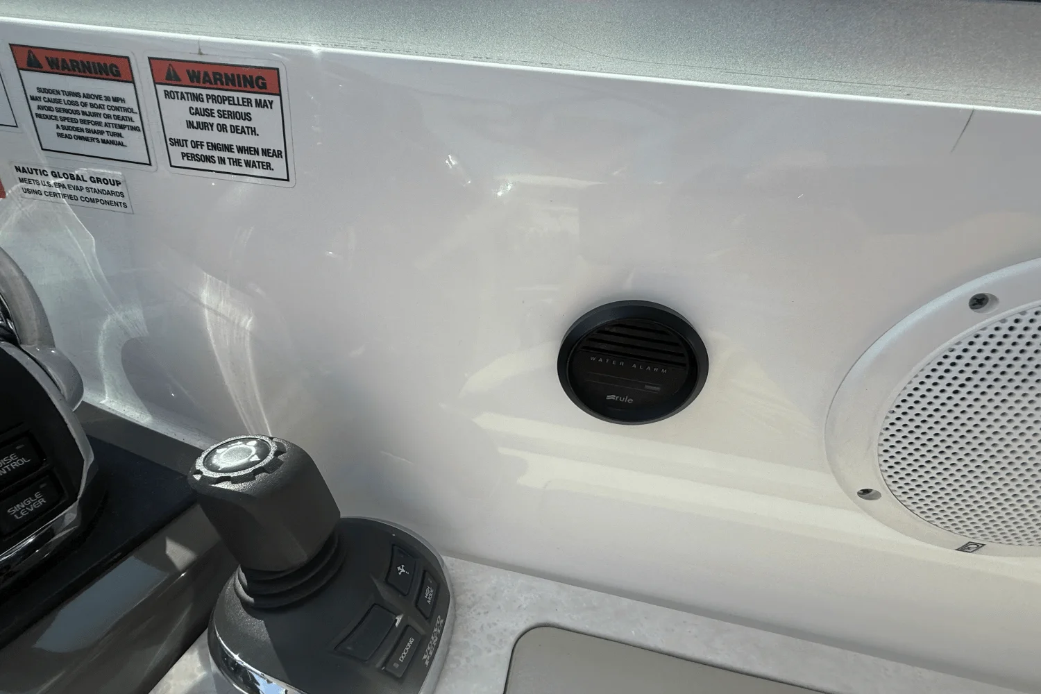 2015 Rinker 360 EXPRESS Image Thumbnail #37