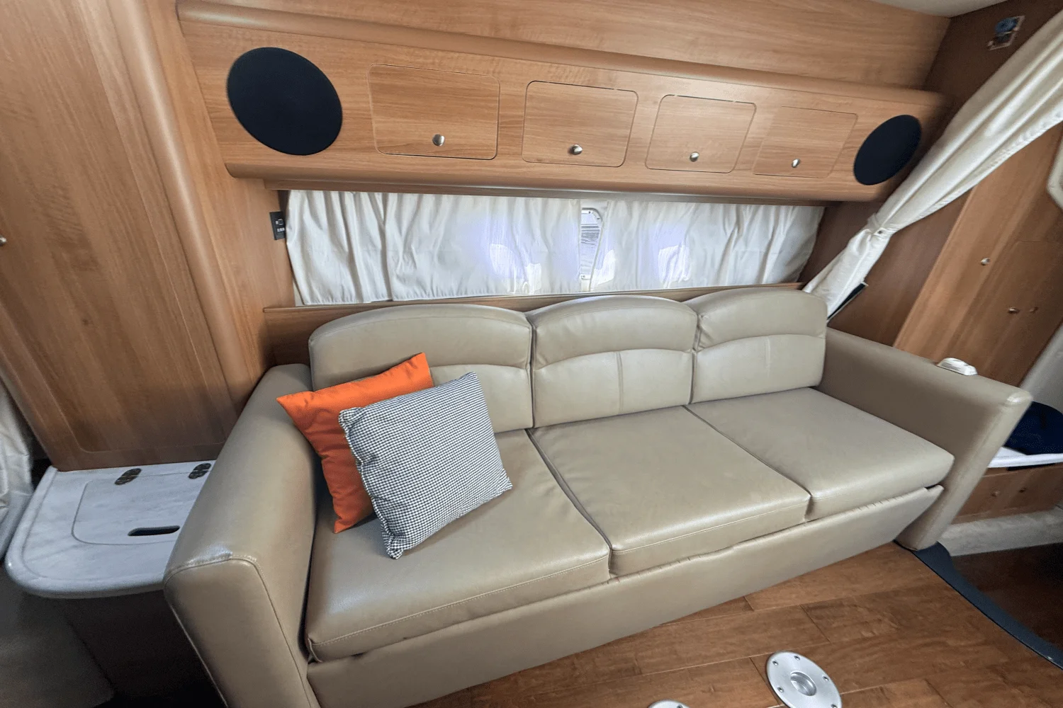 2015 Rinker 360 EXPRESS Image Thumbnail #14