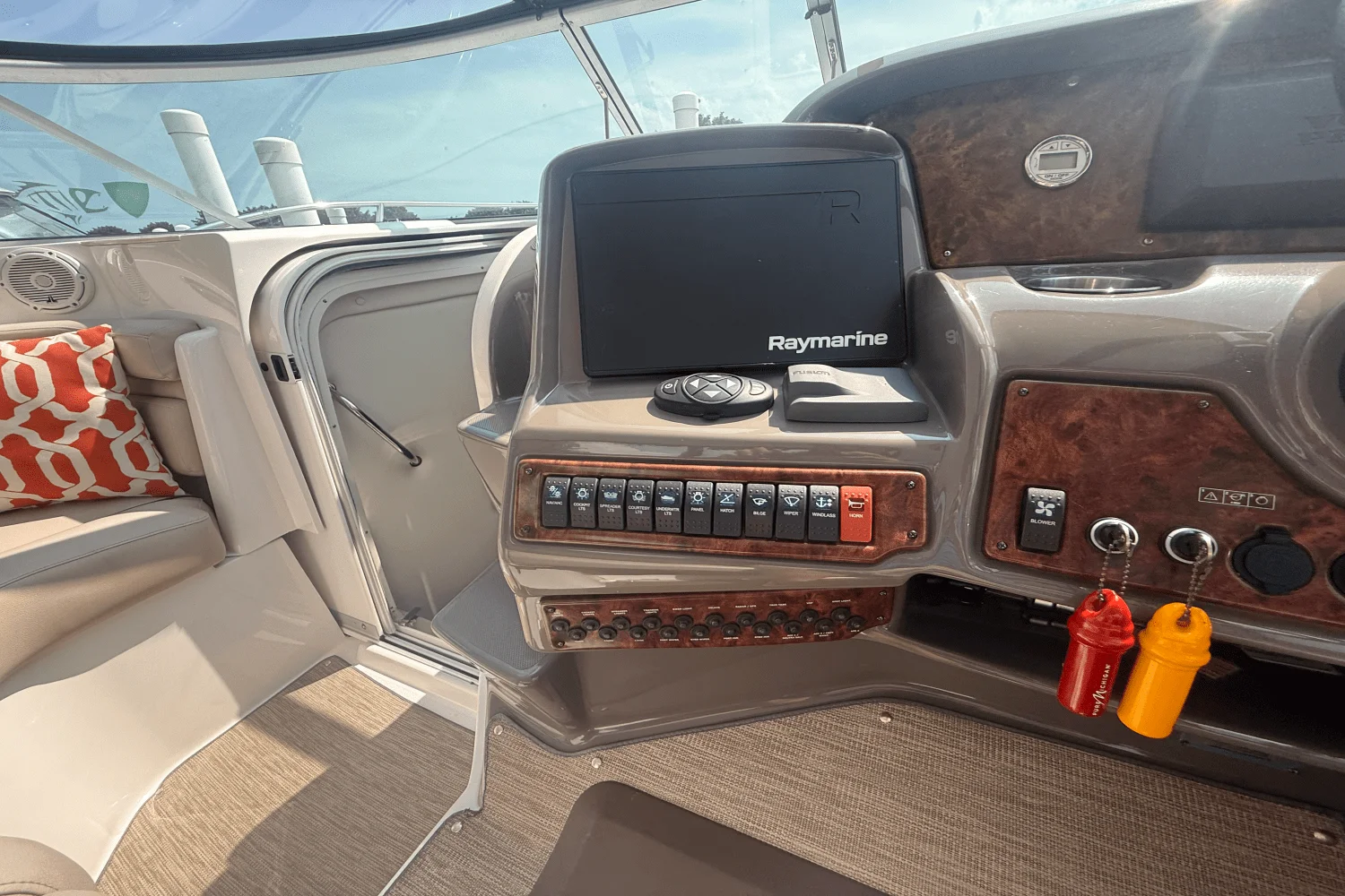 2015 Rinker 360 EXPRESS Image Thumbnail #41