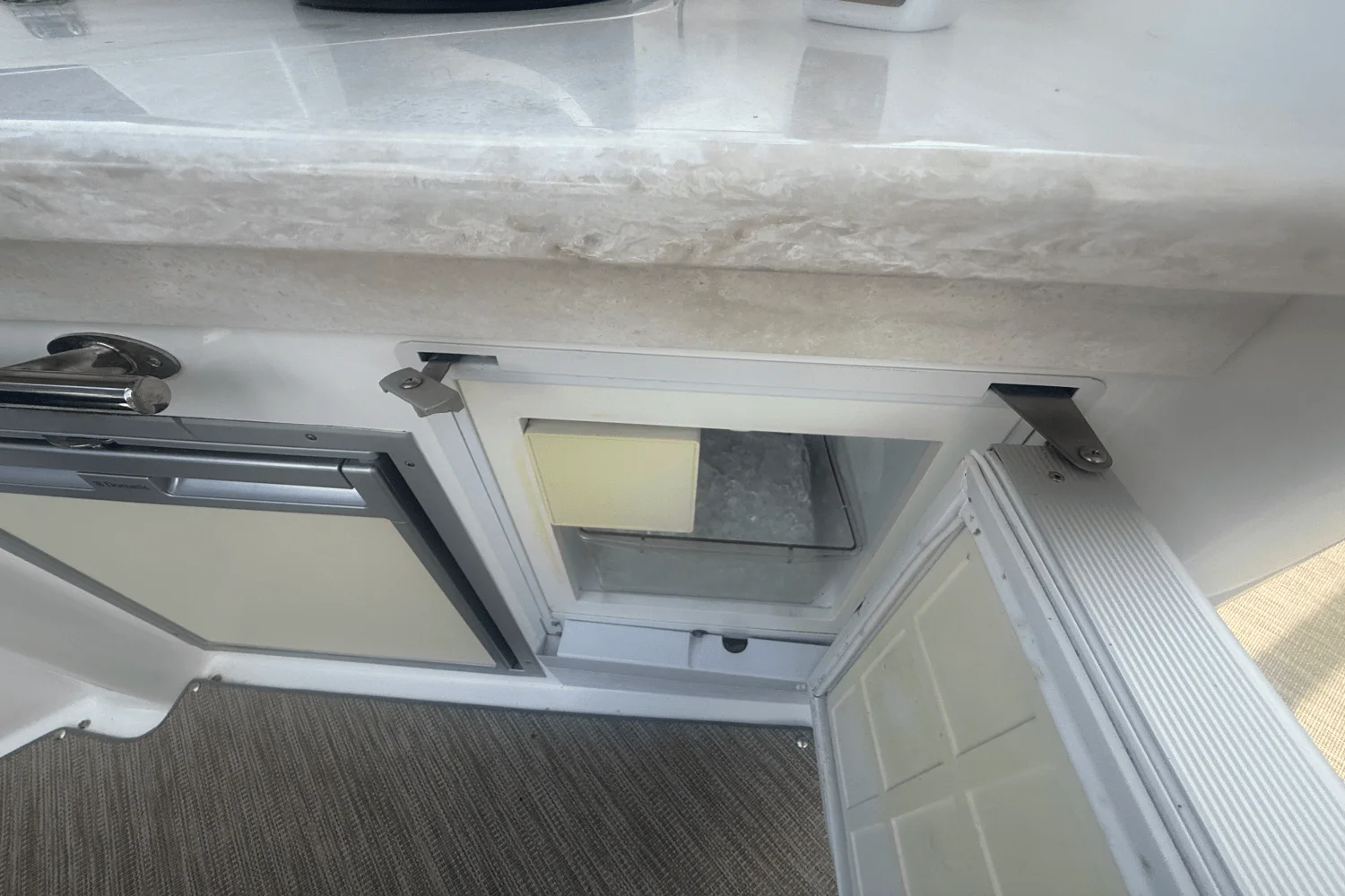 2015 Rinker 360 EXPRESS Image Thumbnail #68