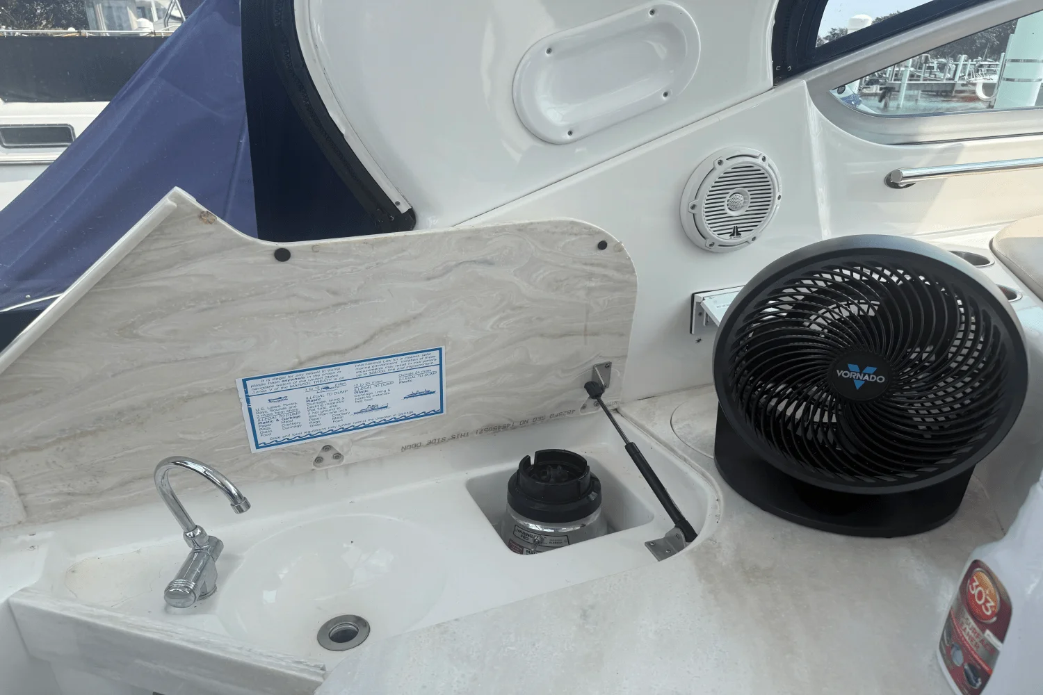 2015 Rinker 360 EXPRESS Image Thumbnail #53