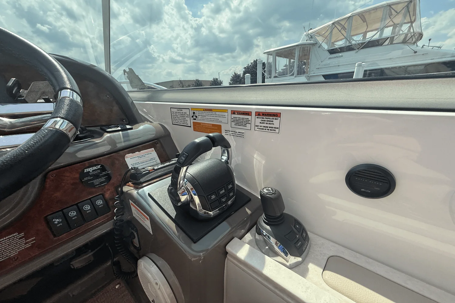 2015 Rinker 360 EXPRESS Image Thumbnail #38