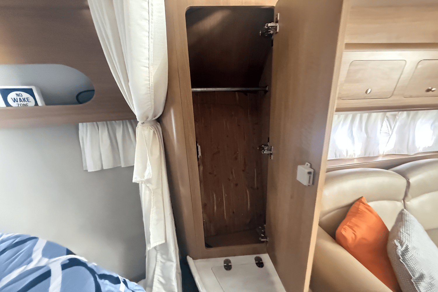 2015 Rinker 360 EXPRESS Image Thumbnail #28