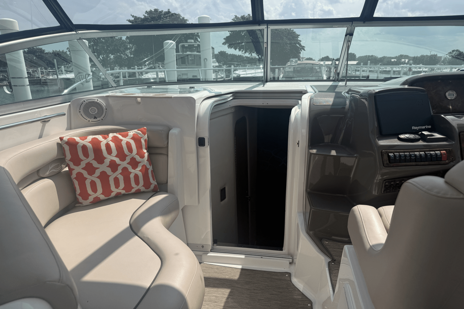 2015 Rinker 360 EXPRESS Image Thumbnail #52