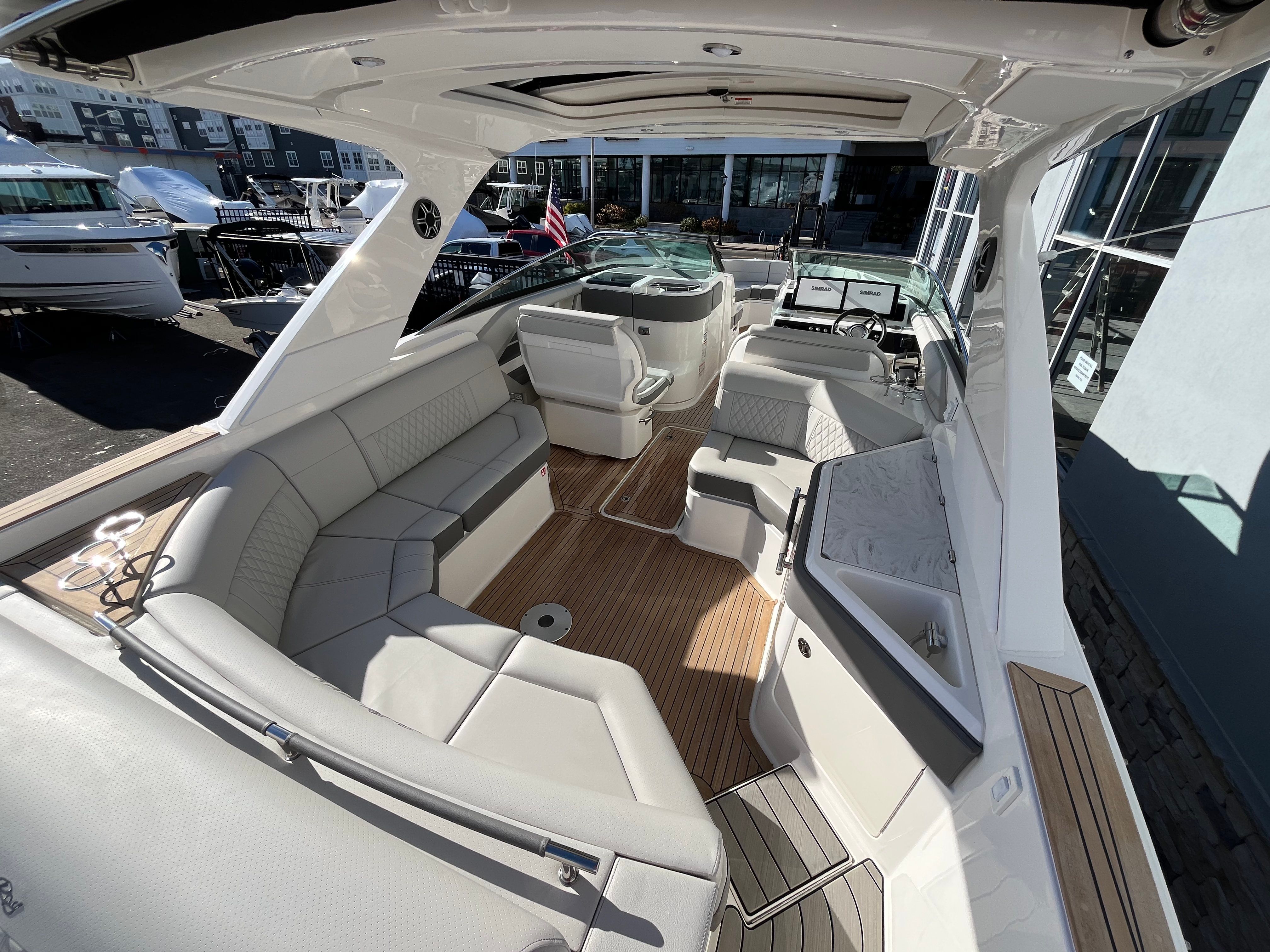 2026 Sea Ray SLX 310 Outboard Image Thumbnail #12