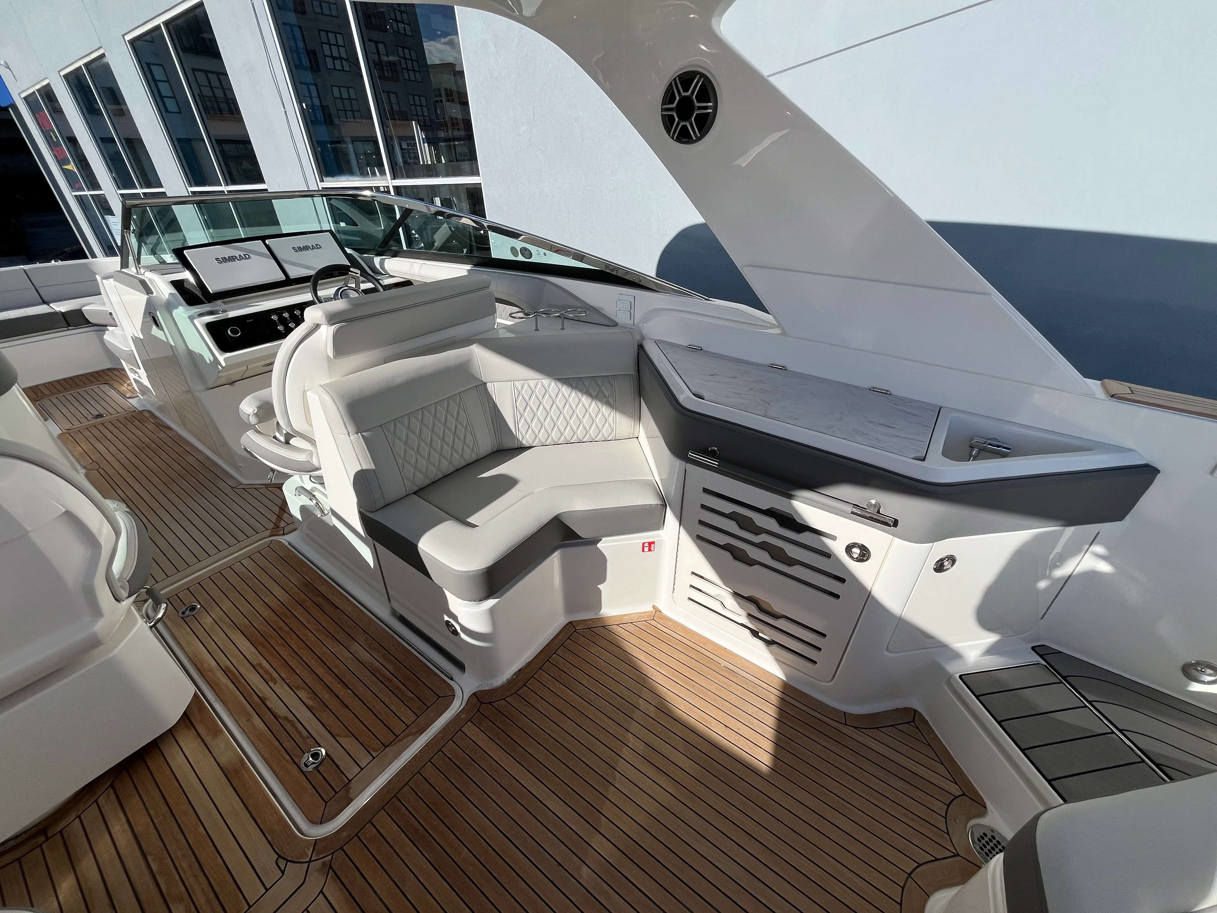 2026 Sea Ray SLX 310 Outboard Image Thumbnail #15