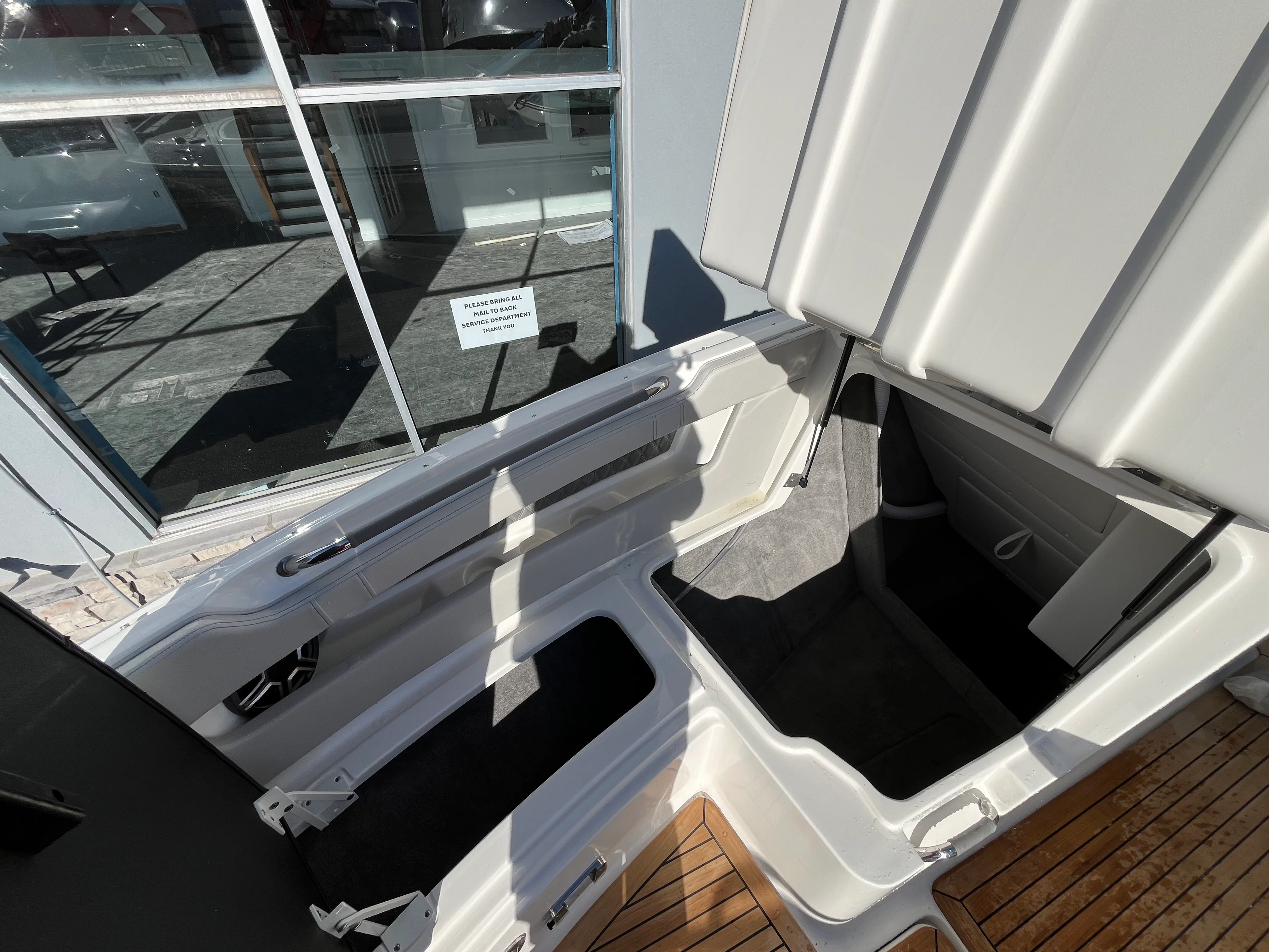 2026 Sea Ray SLX 310 Outboard Image Thumbnail #38