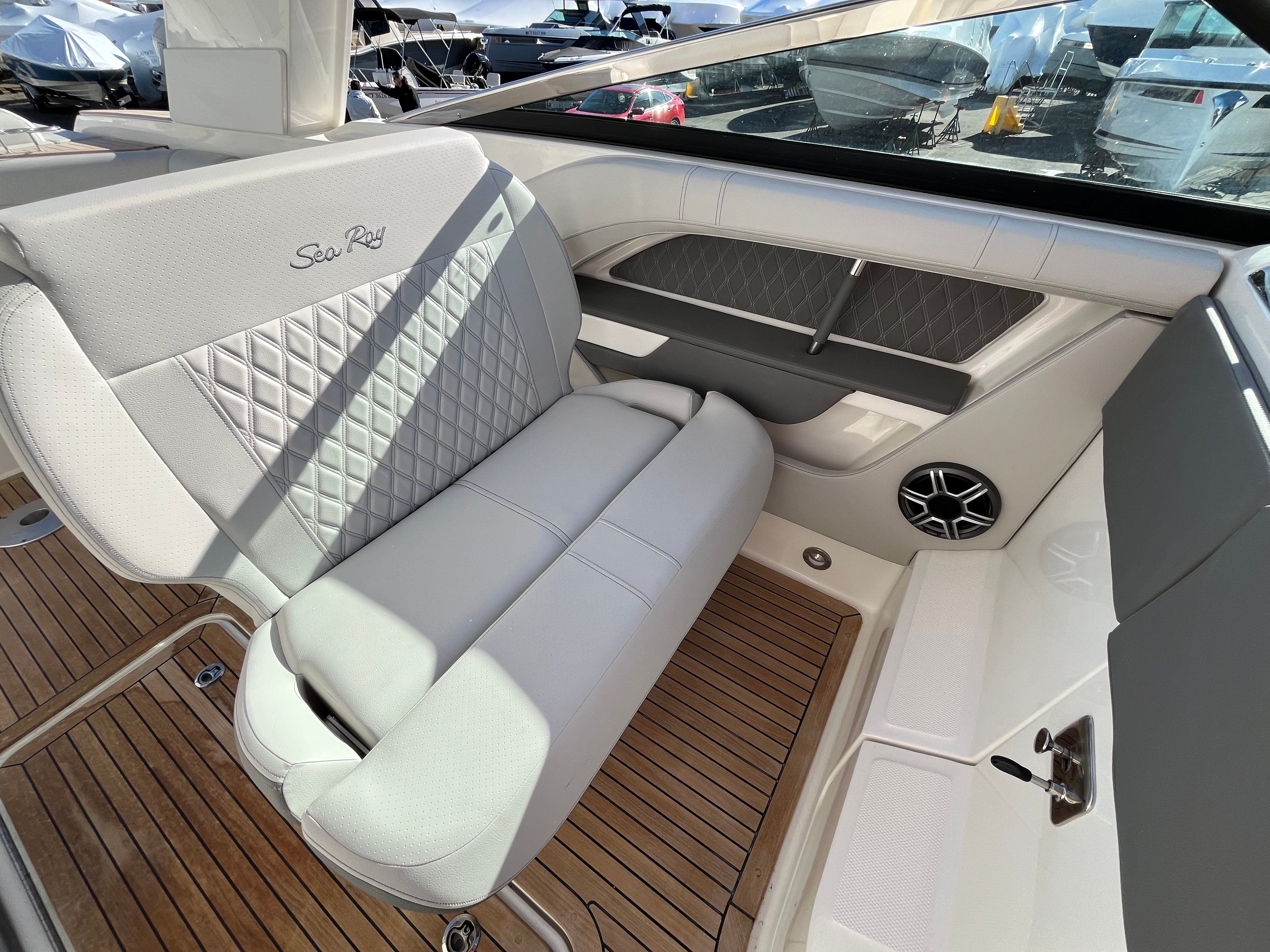 2026 Sea Ray SLX 310 Outboard Image Thumbnail #23