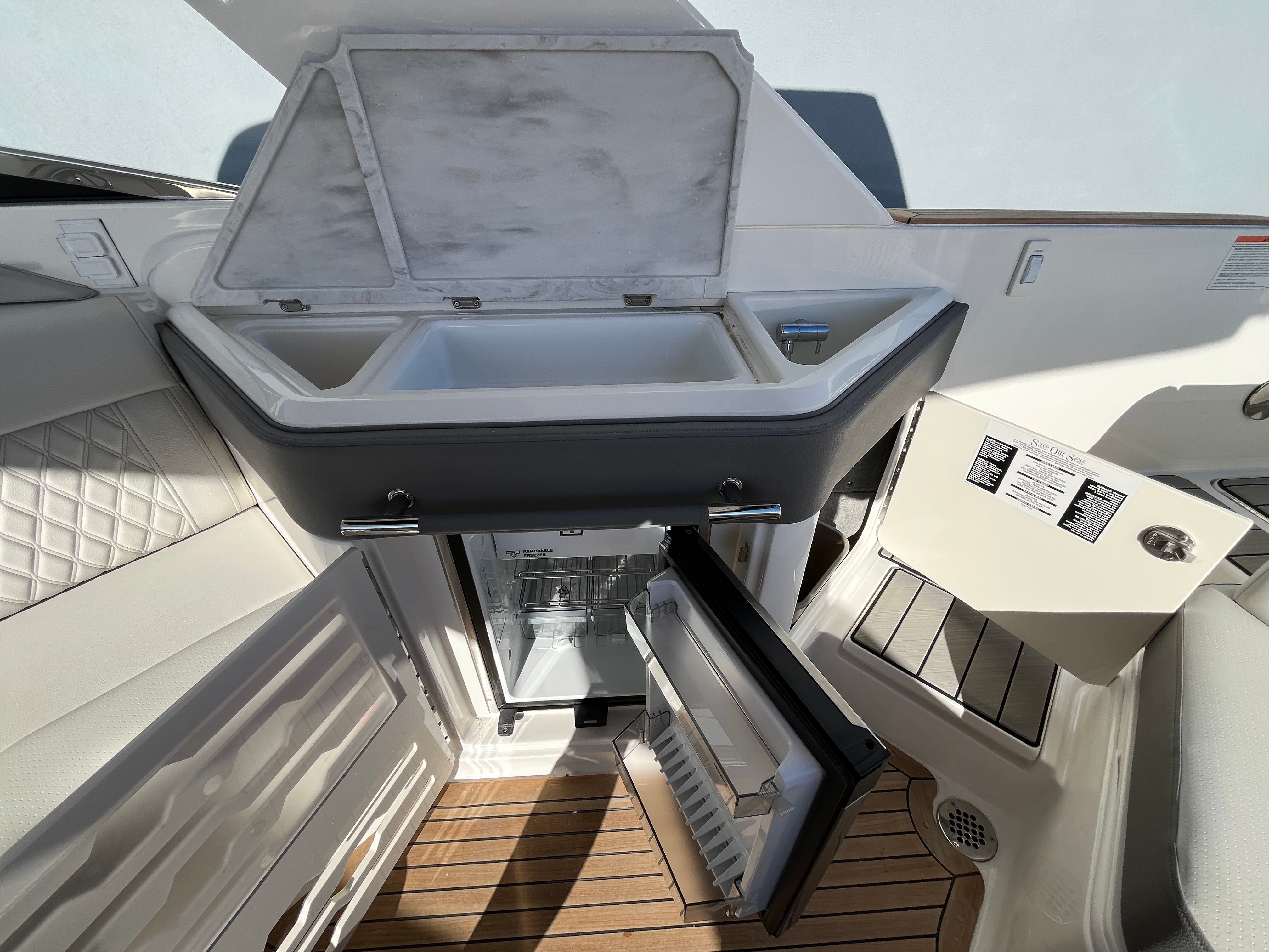 2026 Sea Ray SLX 310 Outboard Image Thumbnail #17