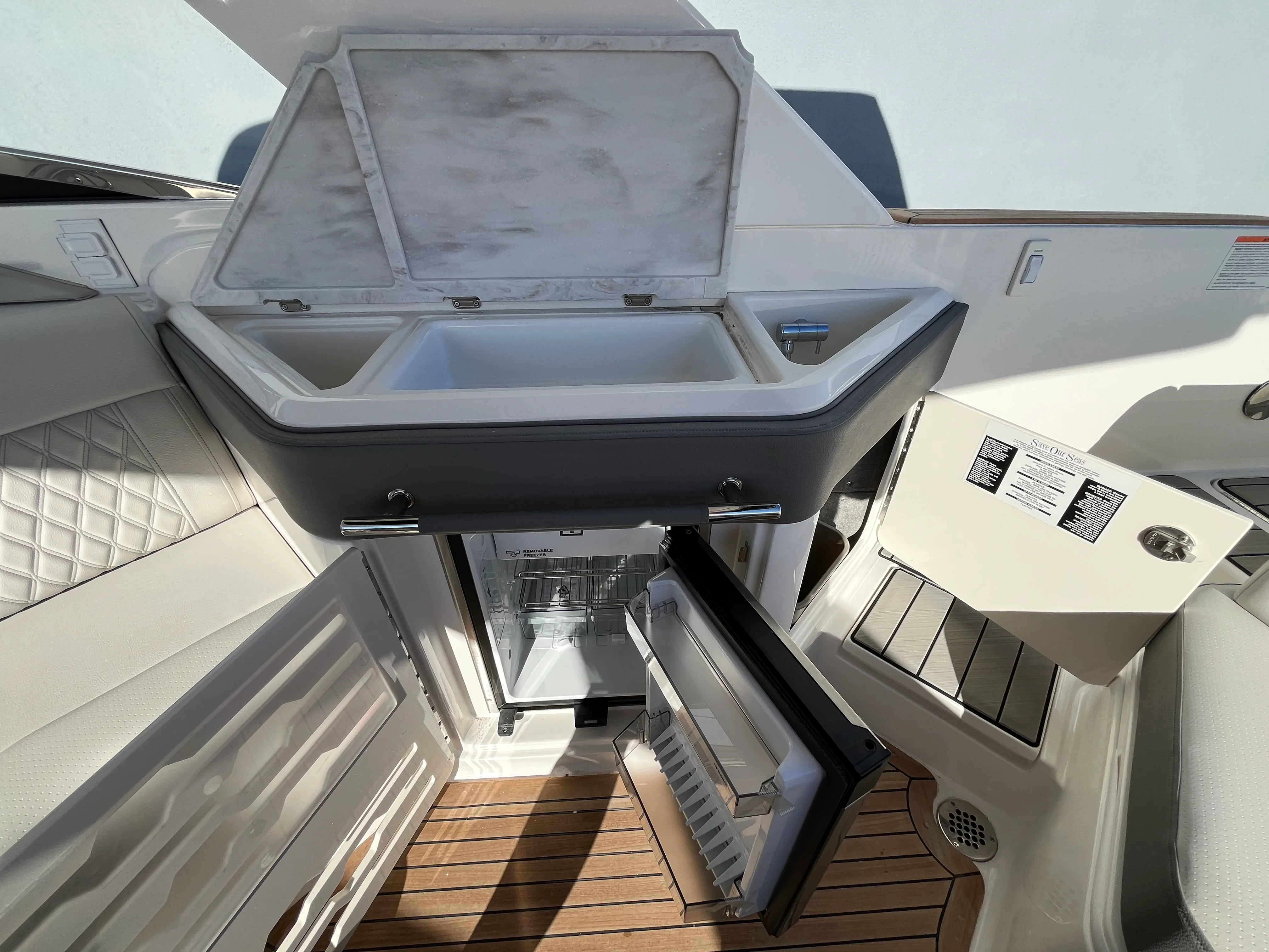 2026 Sea Ray SLX 310 Outboard Image Thumbnail #17