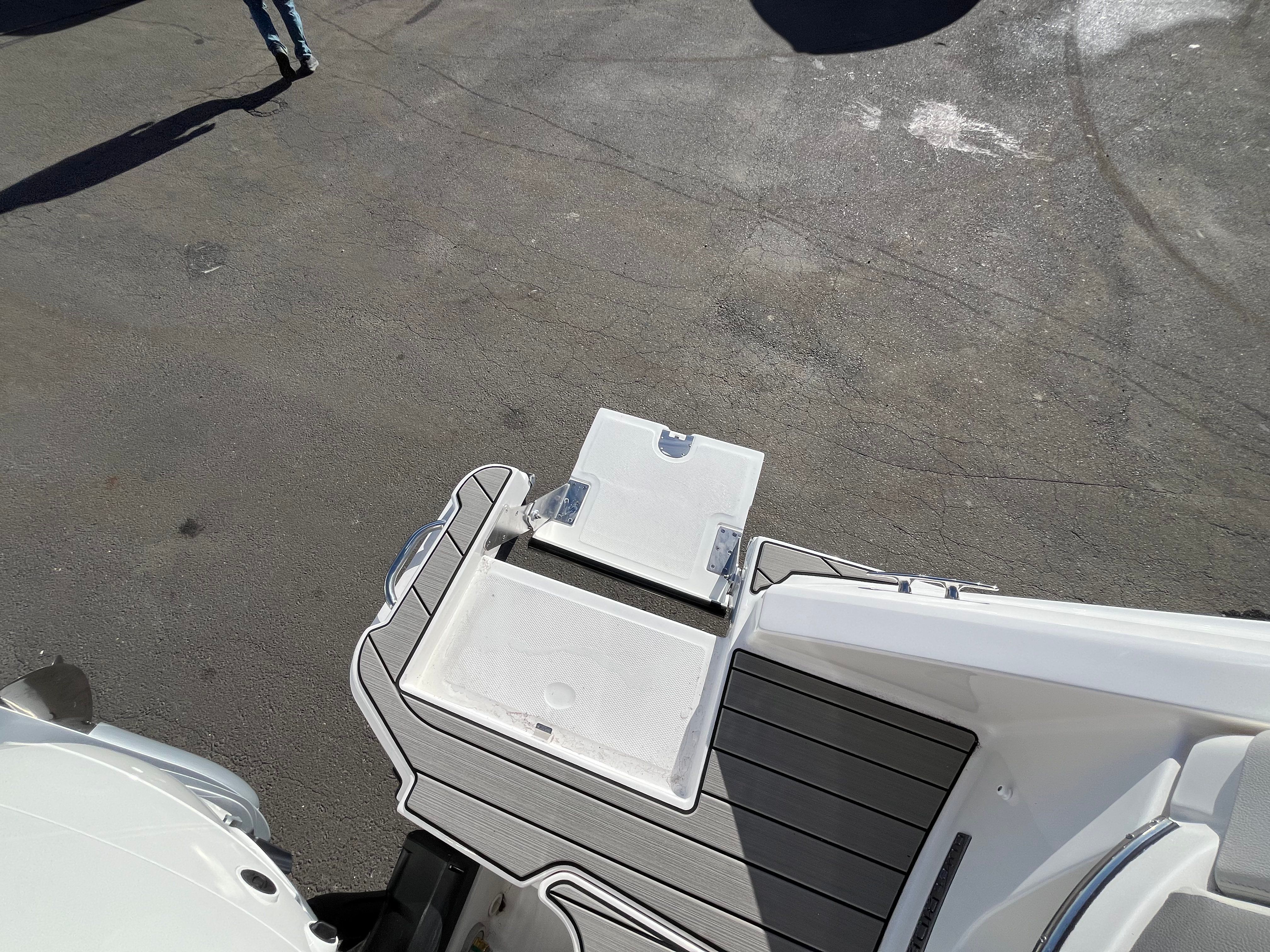 2026 Sea Ray SLX 310 Outboard Image Thumbnail #7