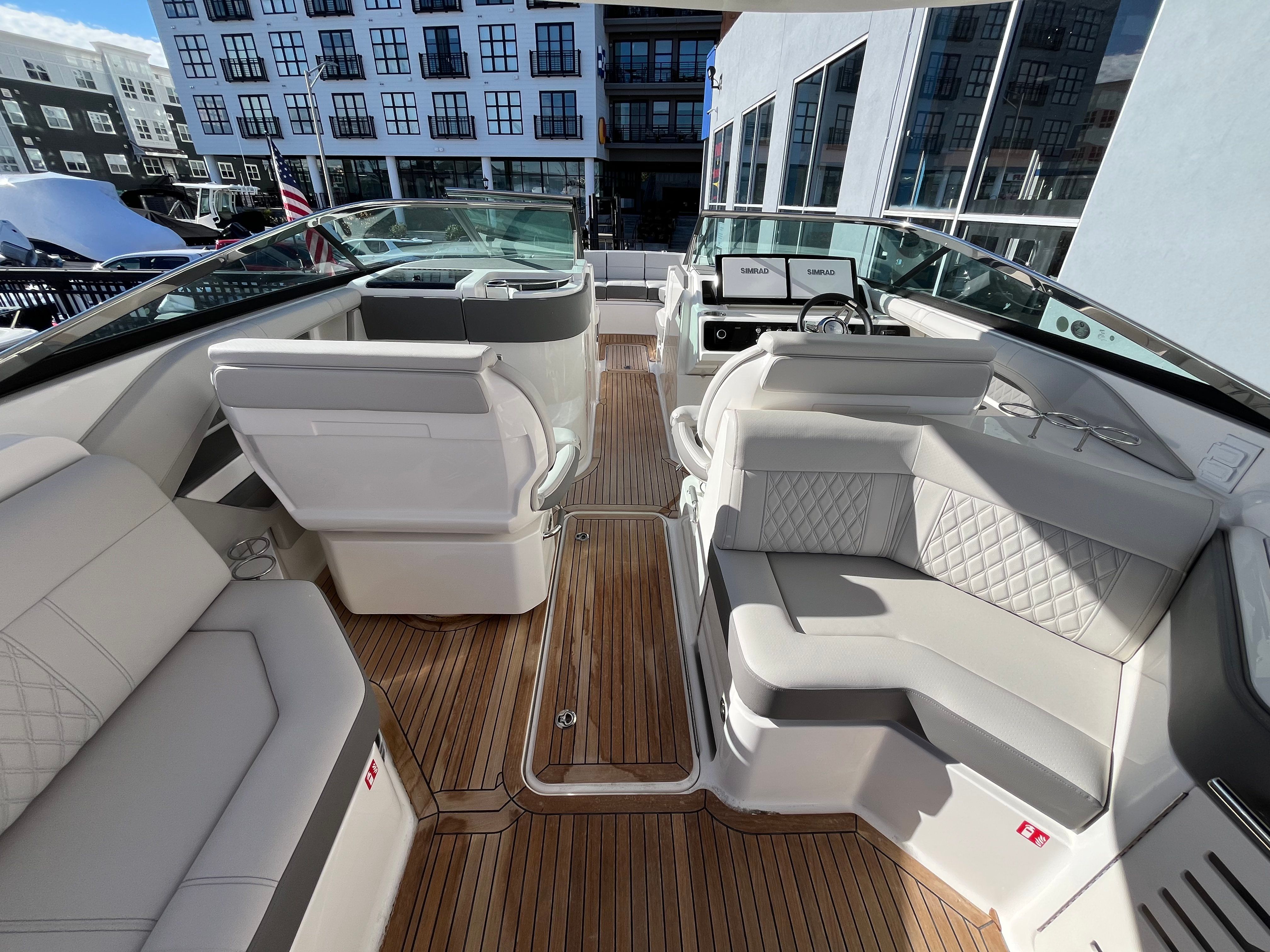 2026 Sea Ray SLX 310 Outboard Image Thumbnail #20