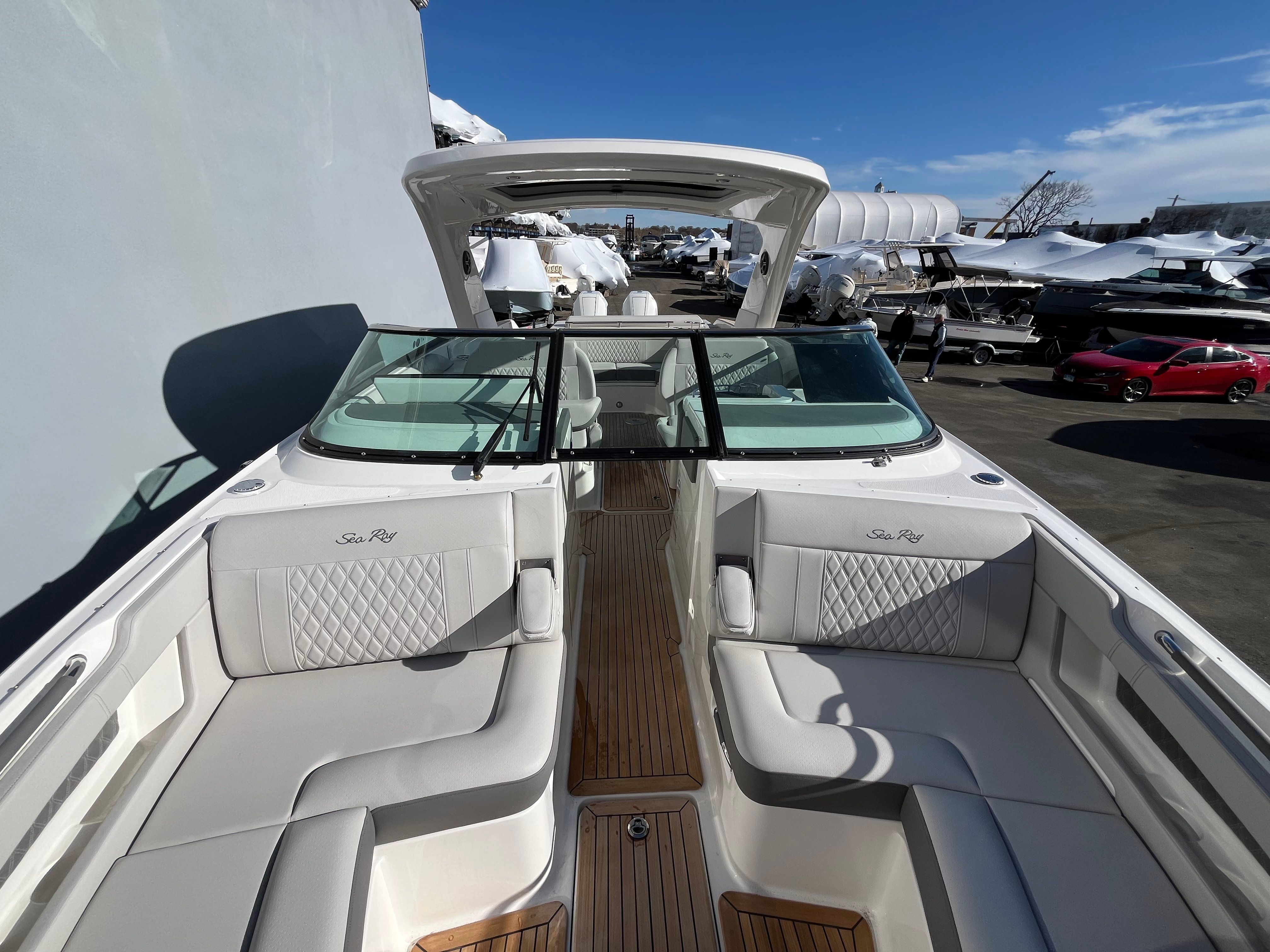 2026 Sea Ray SLX 310 Outboard Image Thumbnail #43