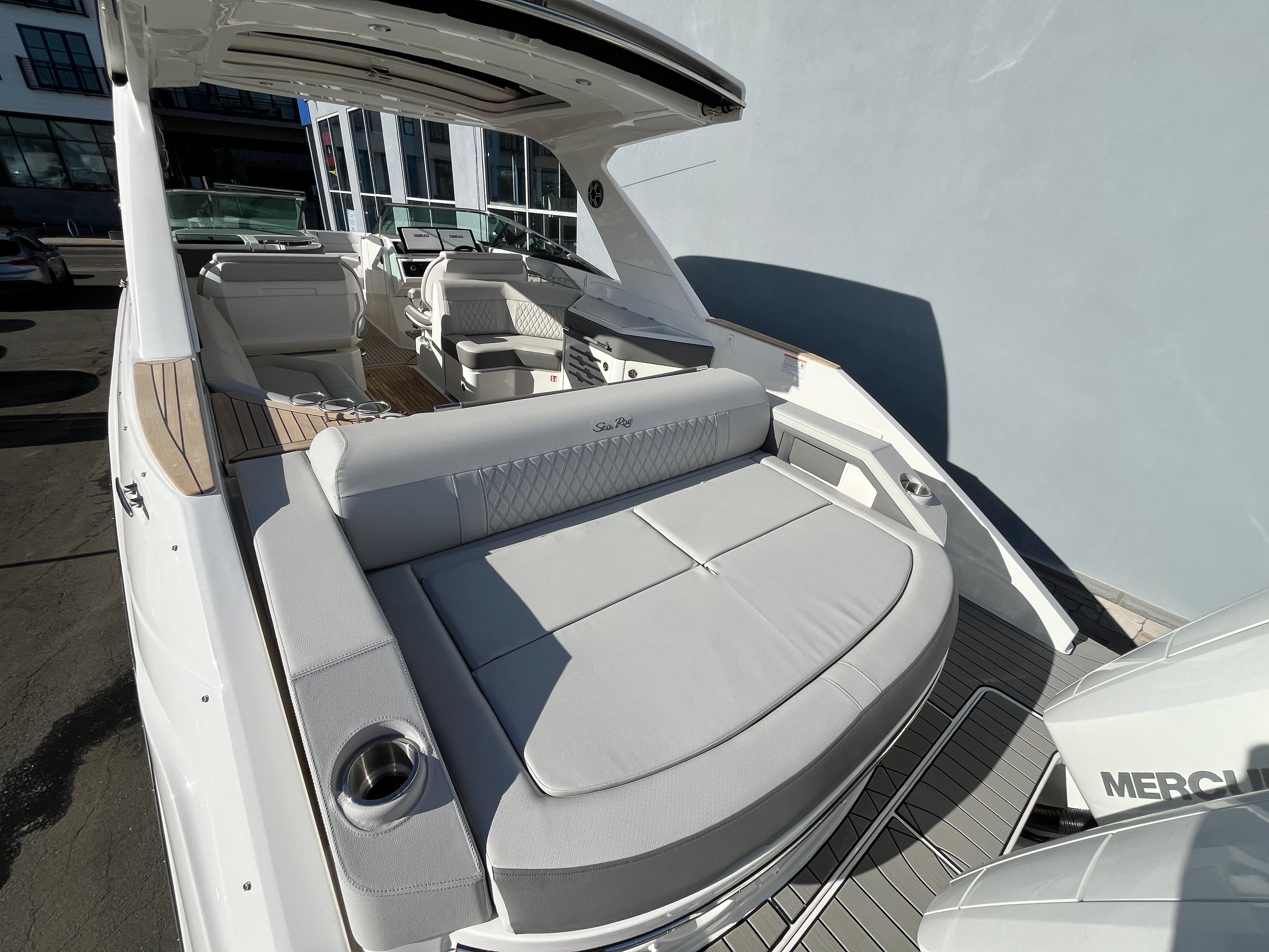 2026 Sea Ray SLX 310 Outboard Image Thumbnail #6