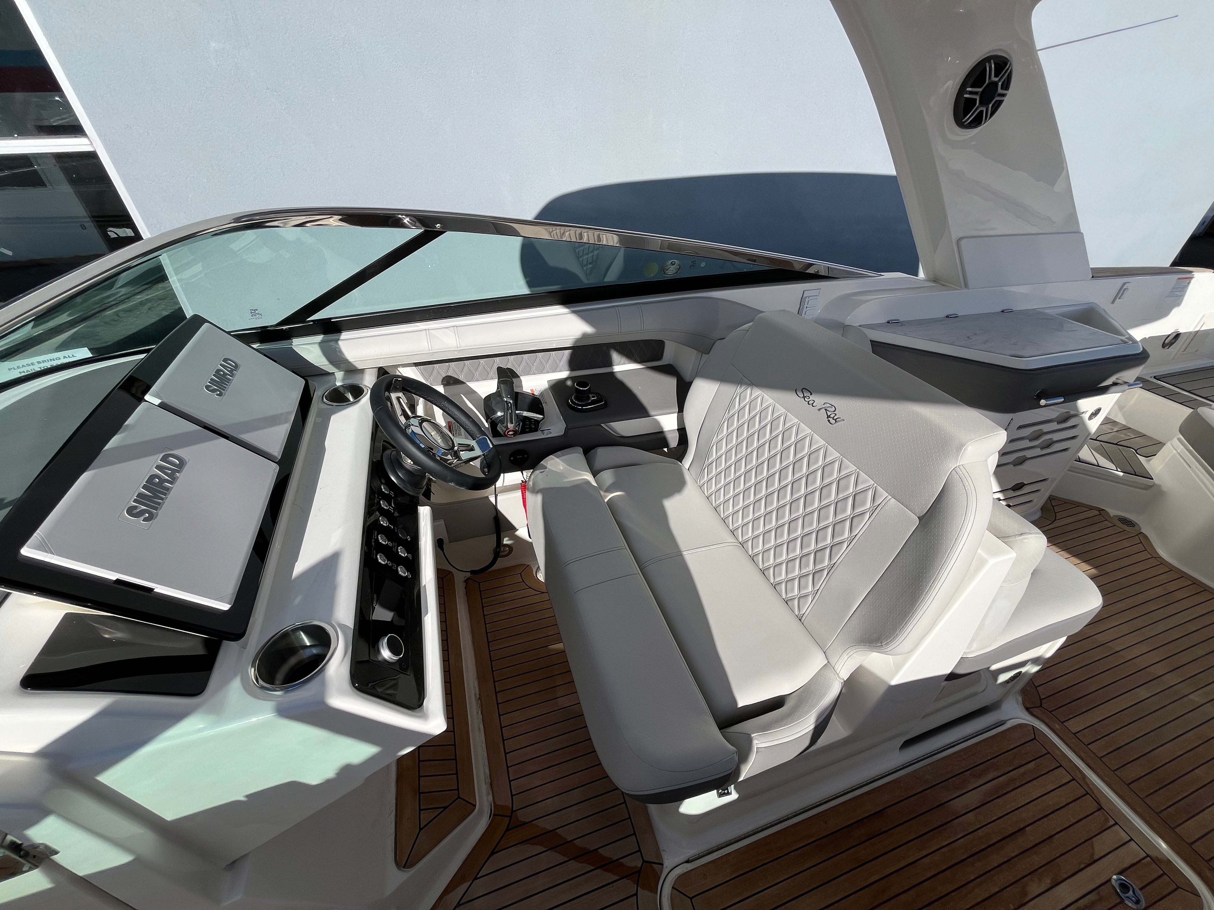 2026 Sea Ray SLX 310 Outboard Image Thumbnail #24