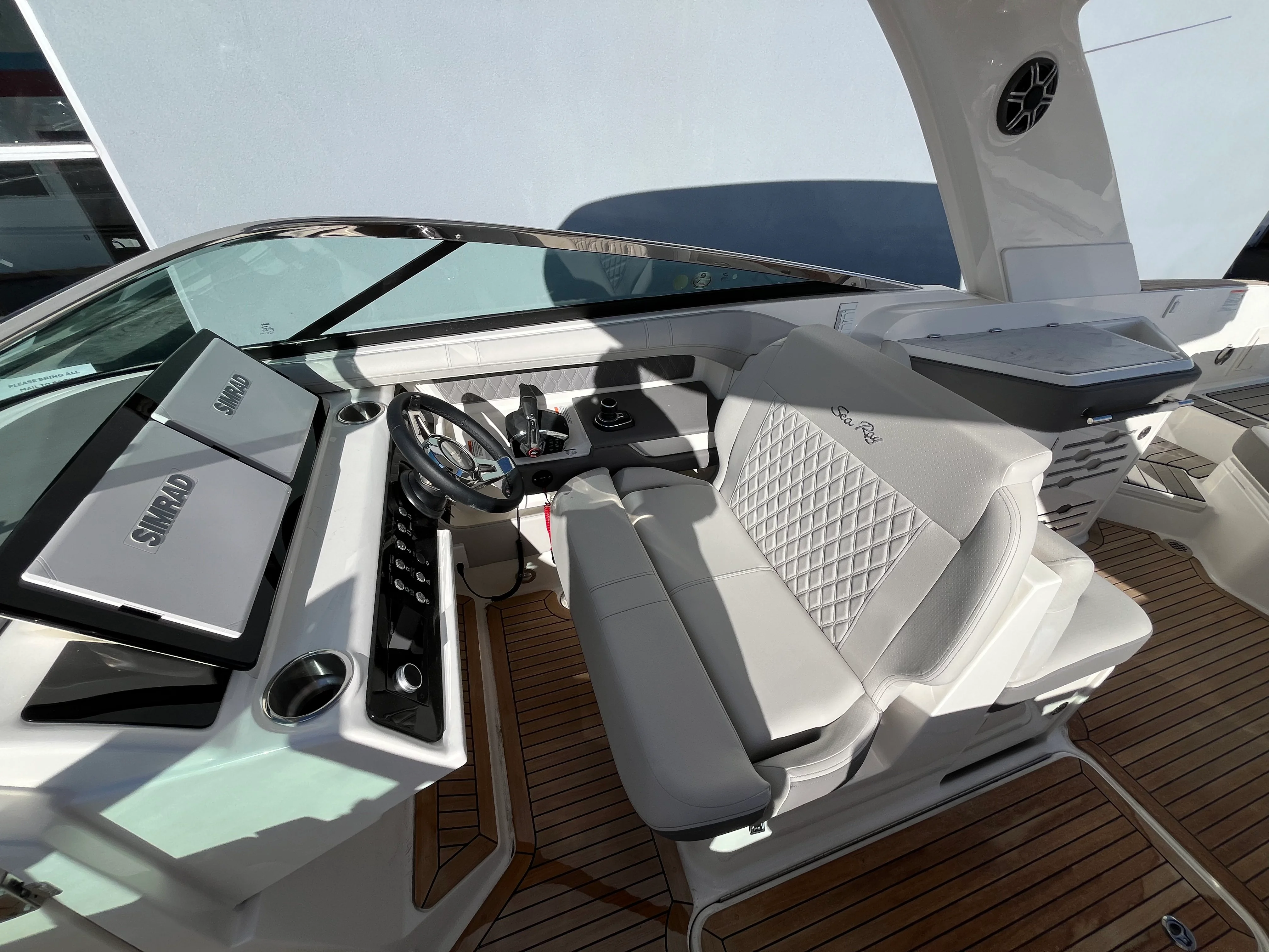 2026 Sea Ray SLX 310 Outboard Image Thumbnail #24