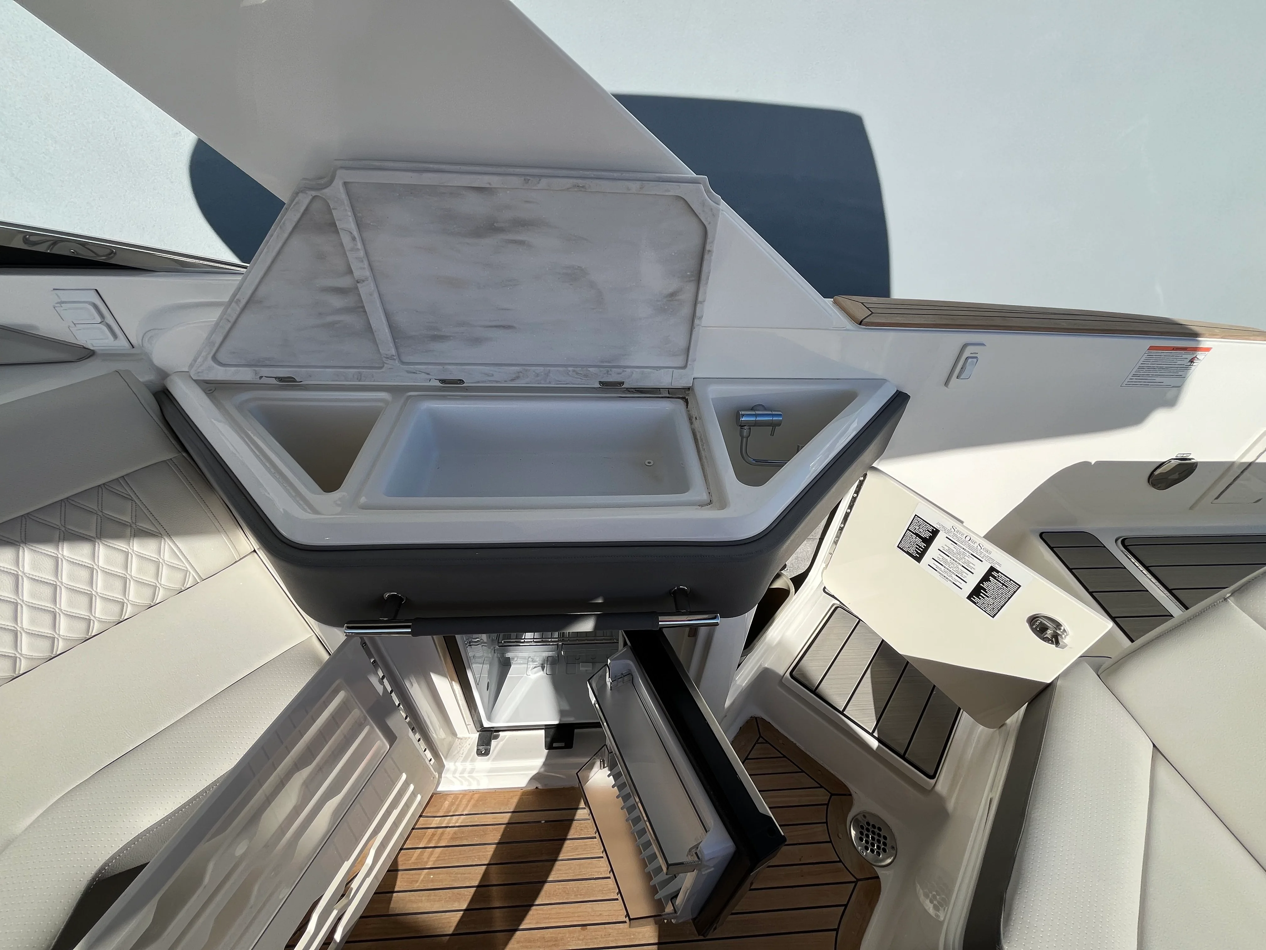 2026 Sea Ray SLX 310 Outboard Image Thumbnail #16