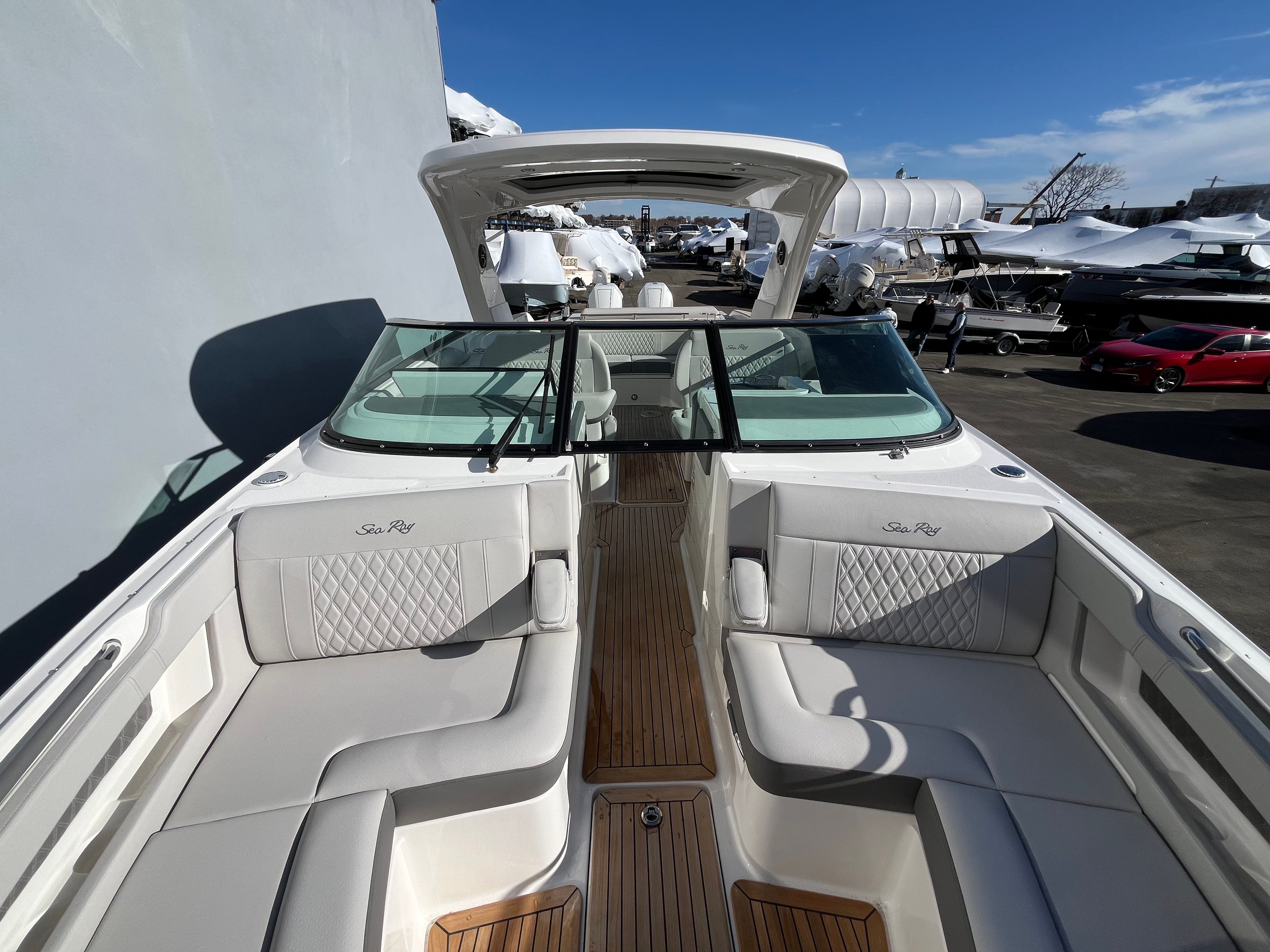 2026 Sea Ray SLX 310 Outboard Image Thumbnail #42