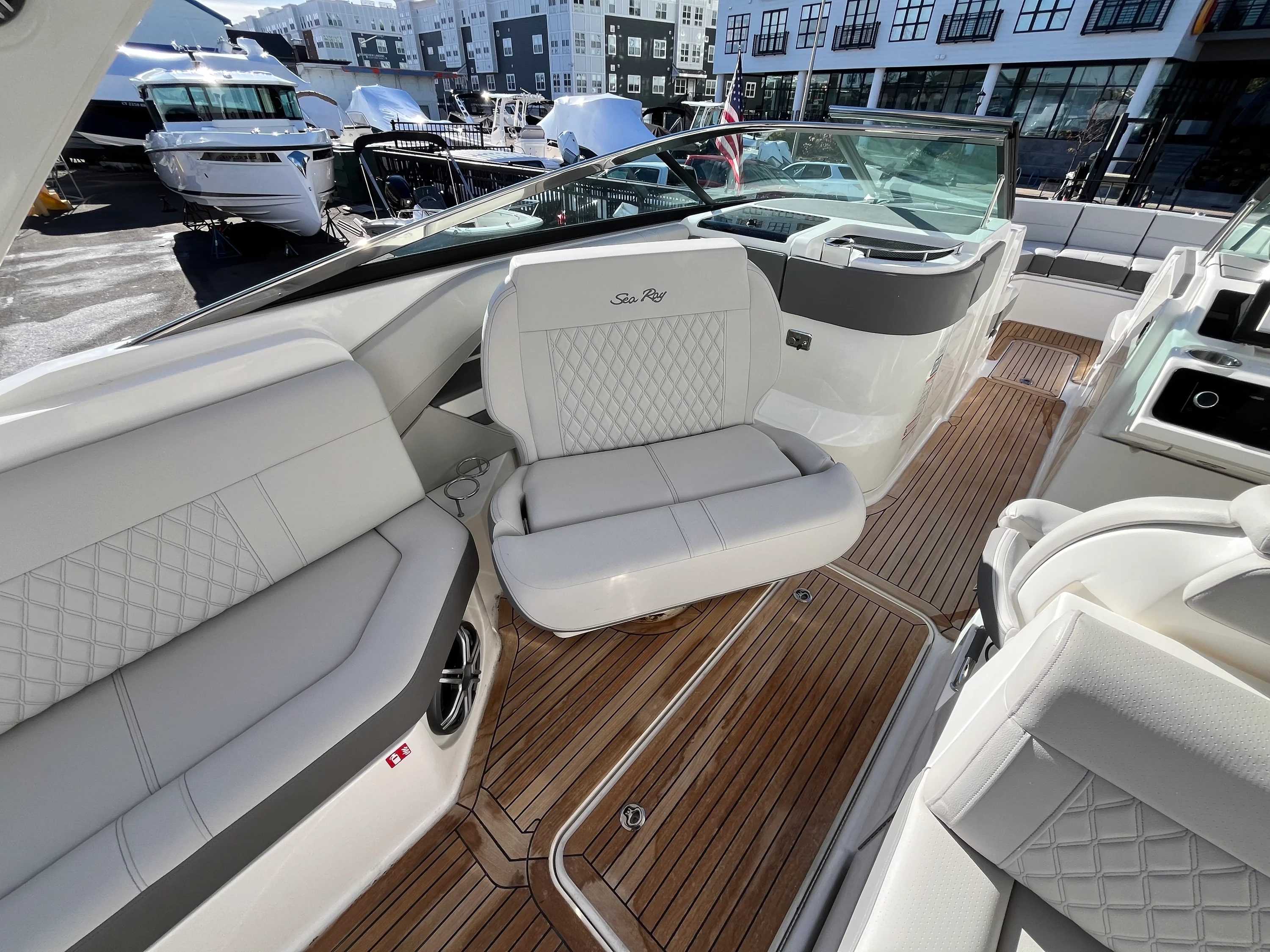 2026 Sea Ray SLX 310 Outboard Image Thumbnail #22