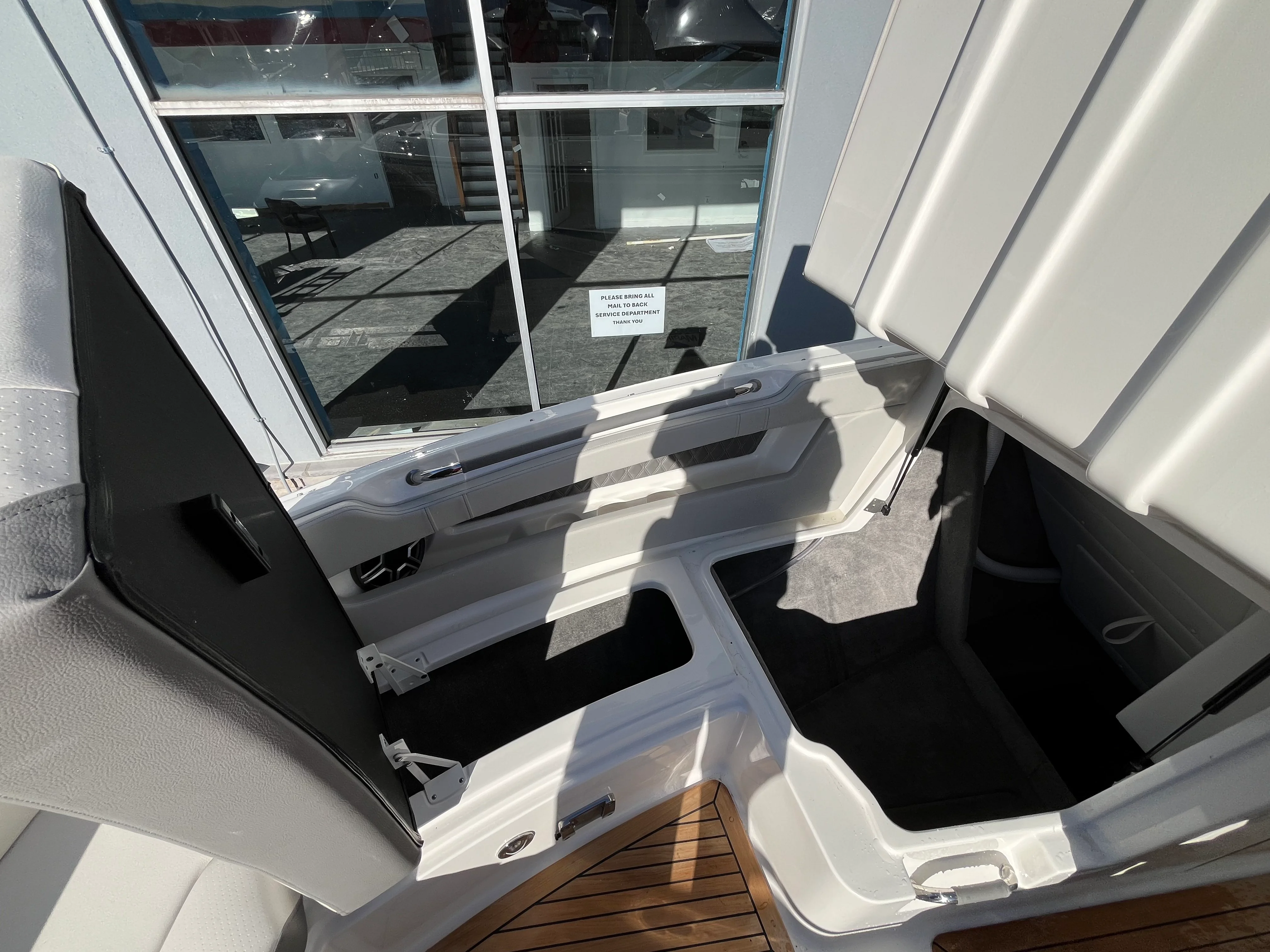 2026 Sea Ray SLX 310 Outboard Image Thumbnail #37